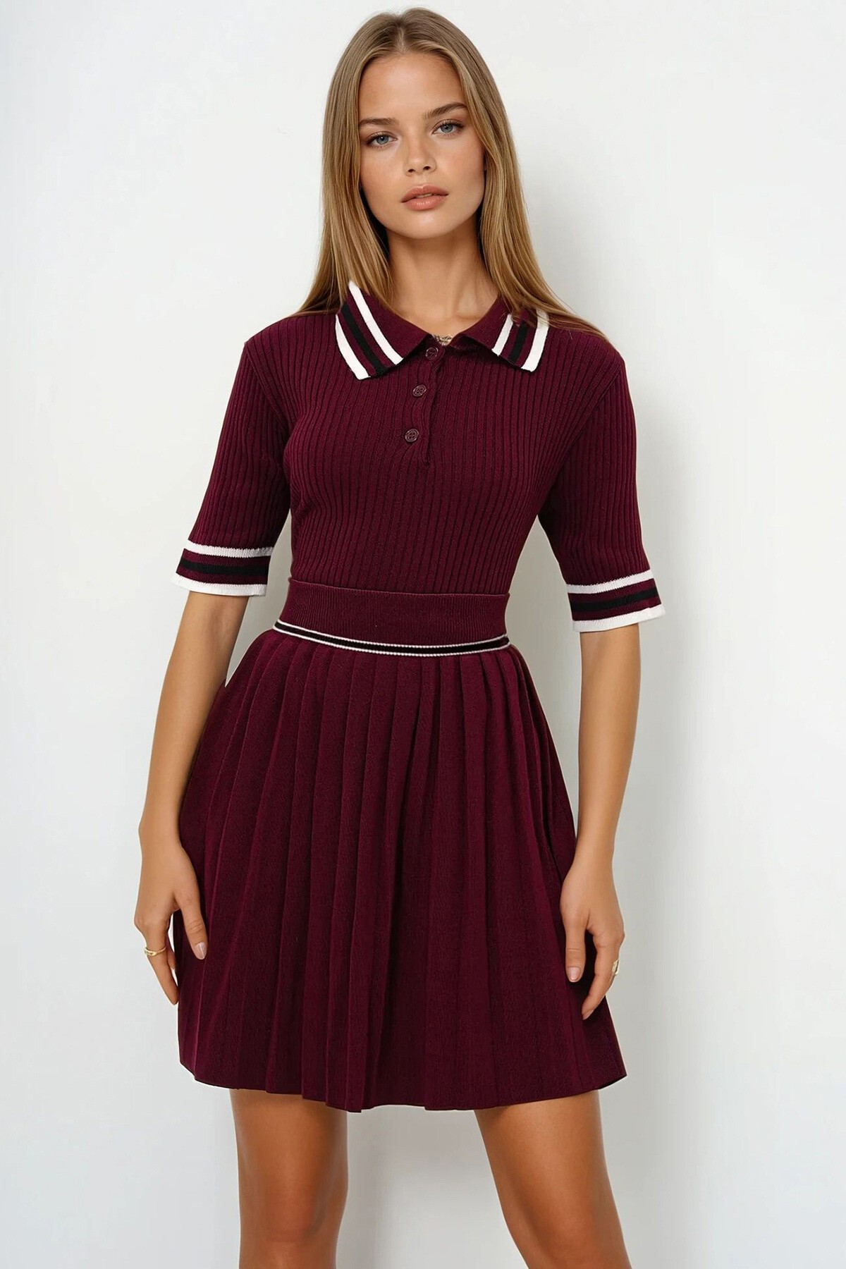 Bordo Polo Yaka Yarım Pat Kısakollu Triko Kazak Ve Mini Boy Etek Takım