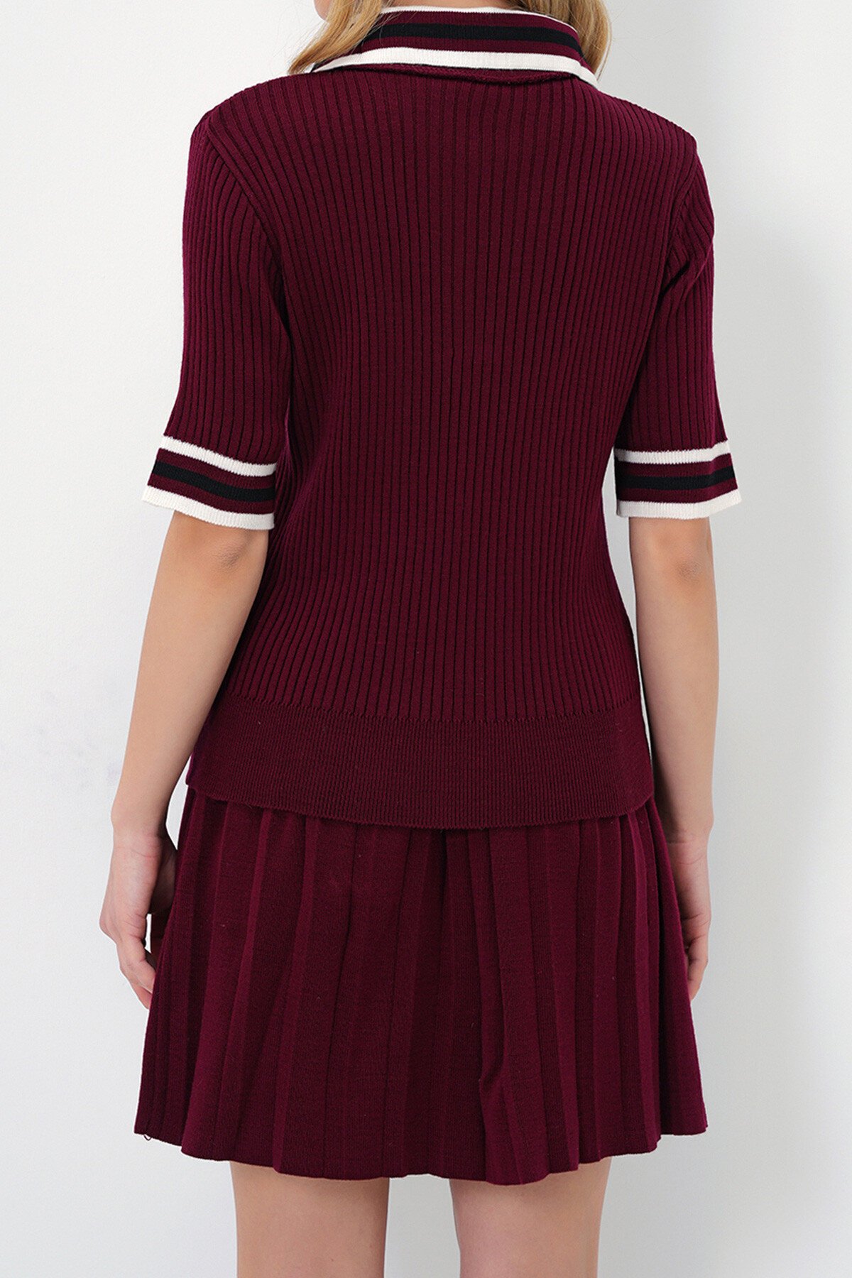 Bordo Polo Yaka Yarım Pat Kısakollu Triko Kazak Ve Mini Boy Etek Takım