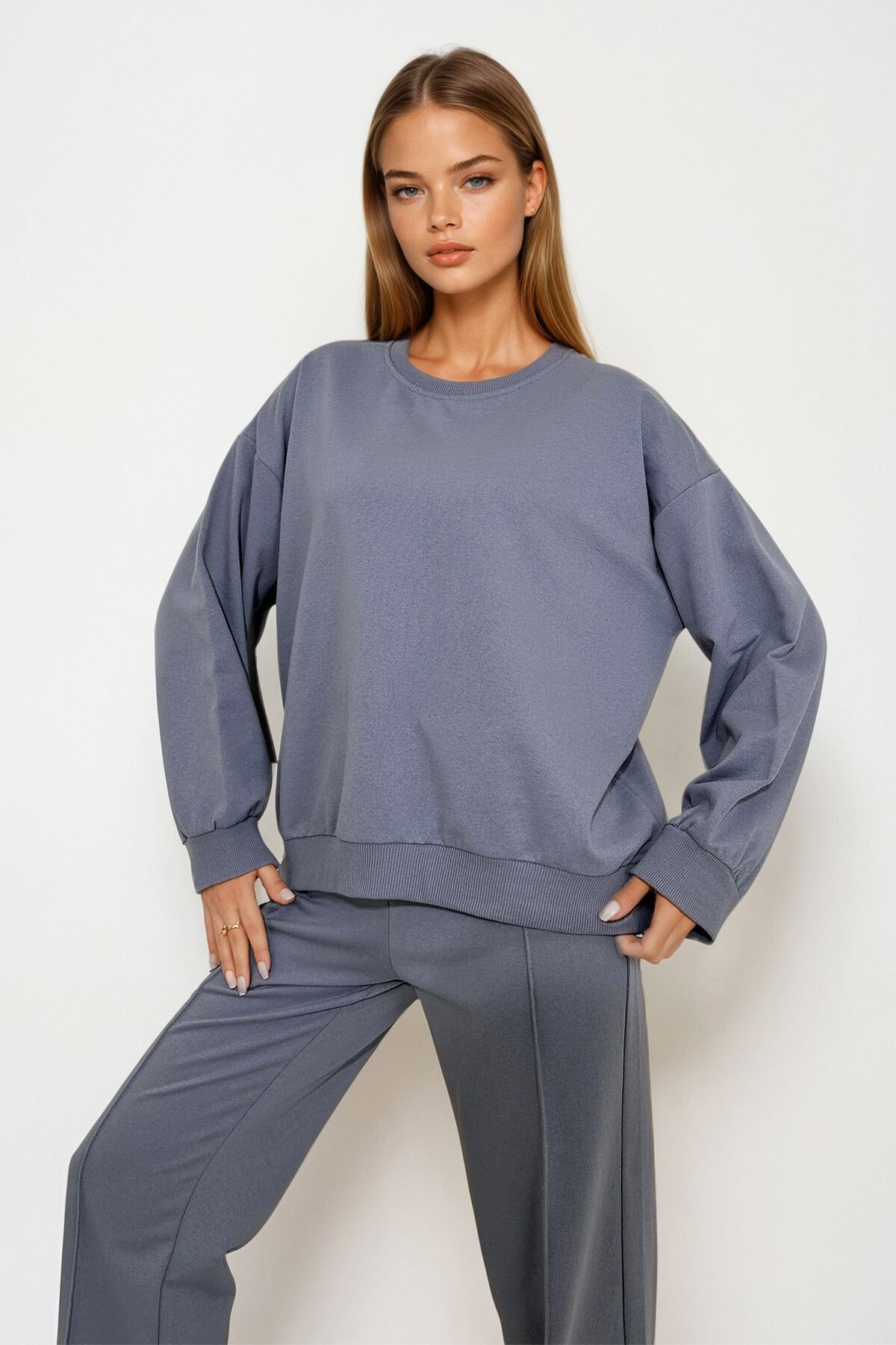 Boyalı Gri Bisiklet Yaka Oversize Mevsimlik Basic Sweatshirt