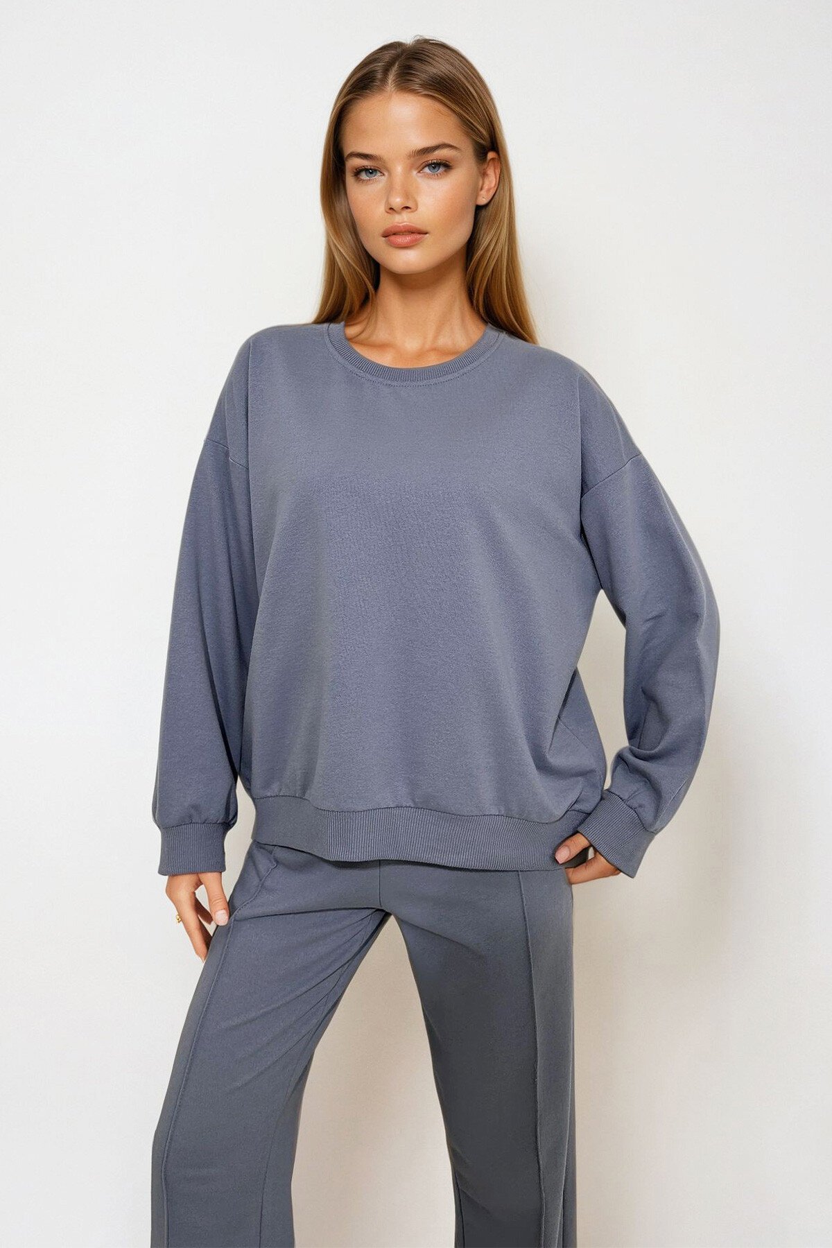 Boyalı Gri Bisiklet Yaka Oversize Mevsimlik Basic Sweatshirt