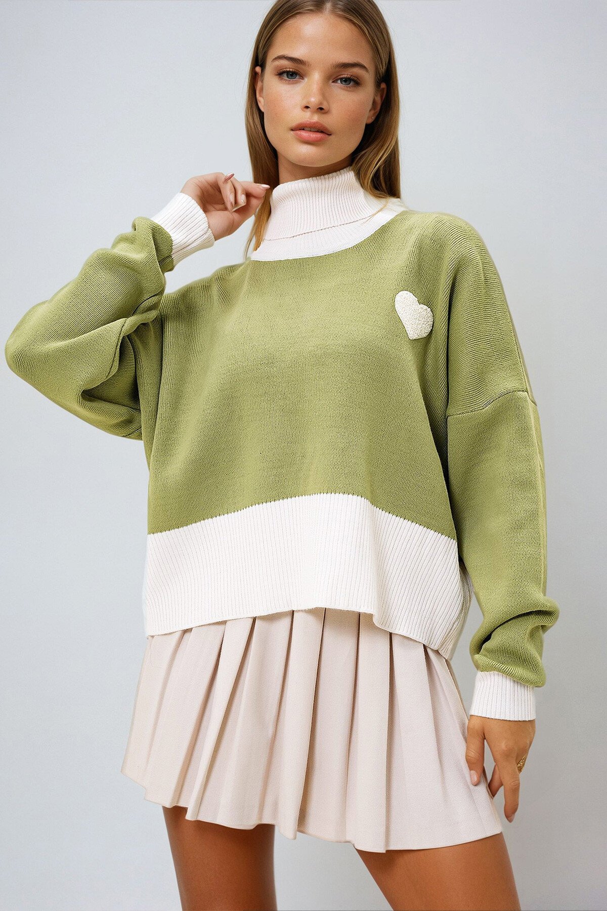 Çağla Yeşili Balıkçı Yaka Renk Bloklu Kalpli Crop Kışlık Triko Kazak