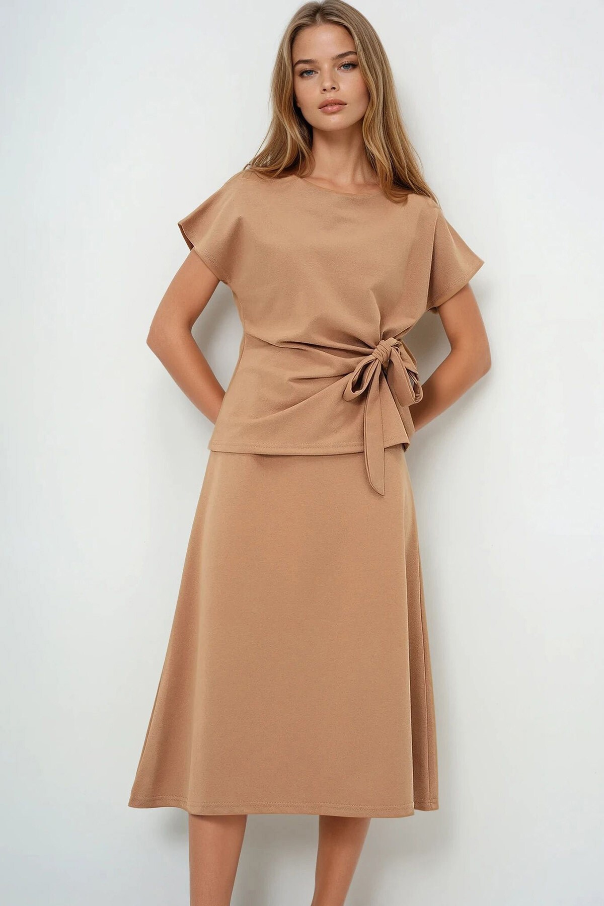 Camel Bisiklet Yaka Drape Detaylı Bluz Ve Kloş Etek Takım