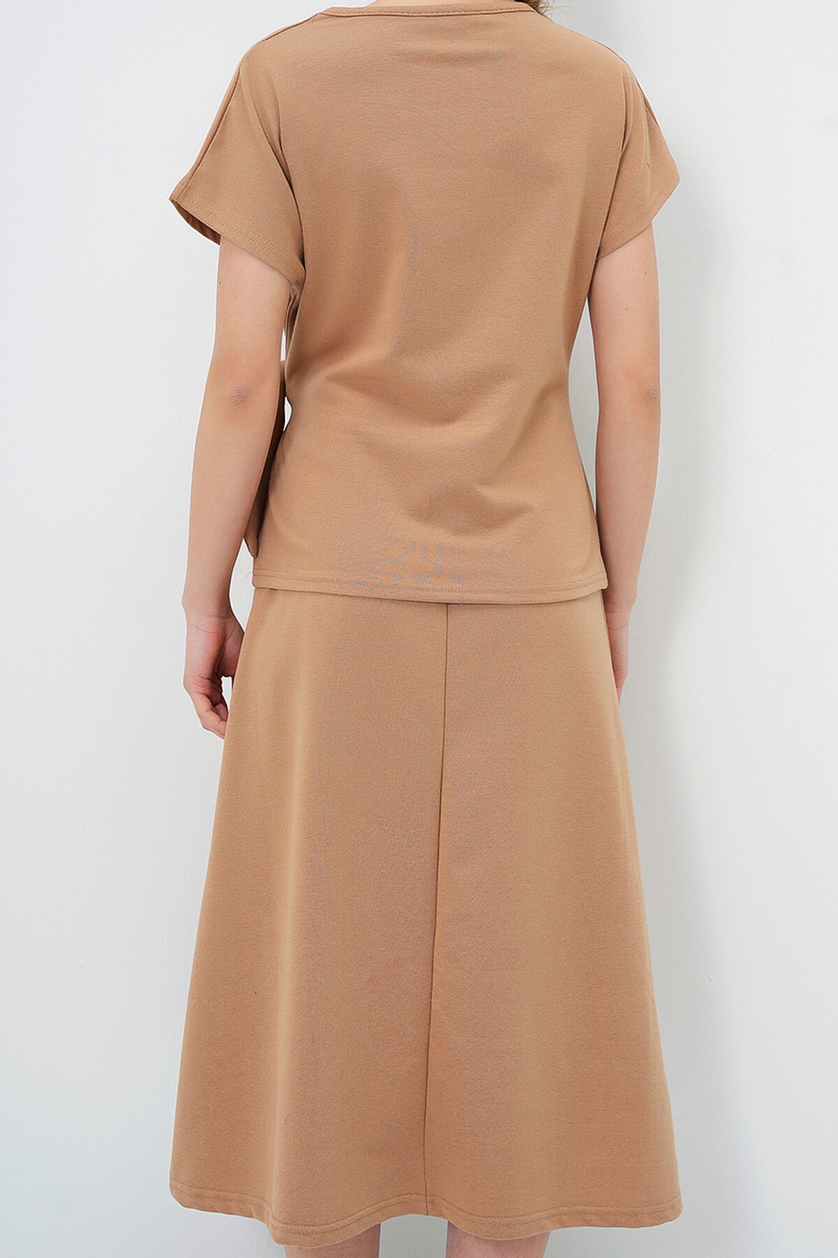 Camel Bisiklet Yaka Drape Detaylı Bluz Ve Kloş Etek Takım