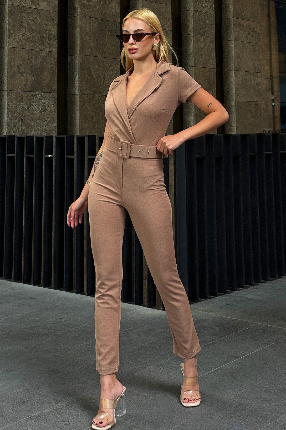 Camel Kruvaze Yaka Kaplama Kemerli Tulum