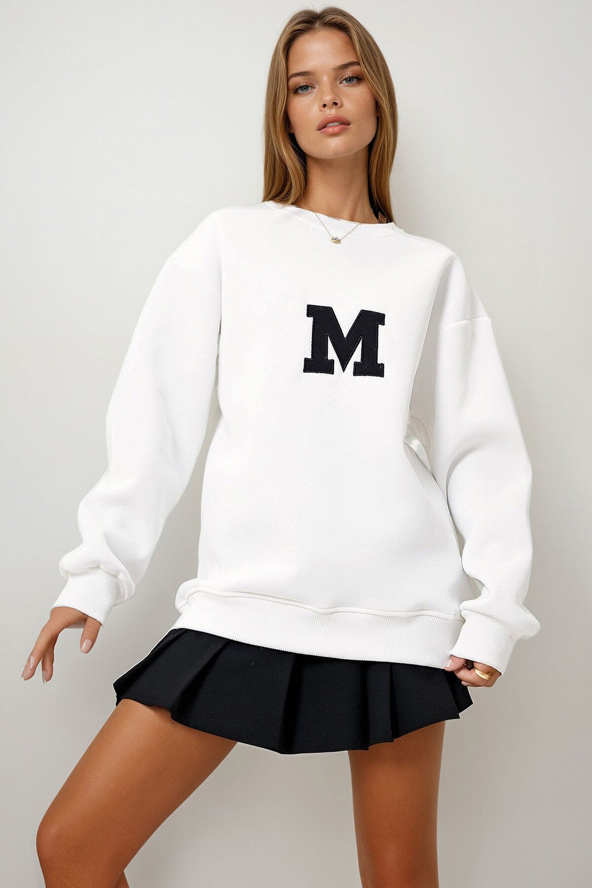 Ekru Bisiklet Yaka Nakışlı İçi Şardonlu Oversize Sweatshirt