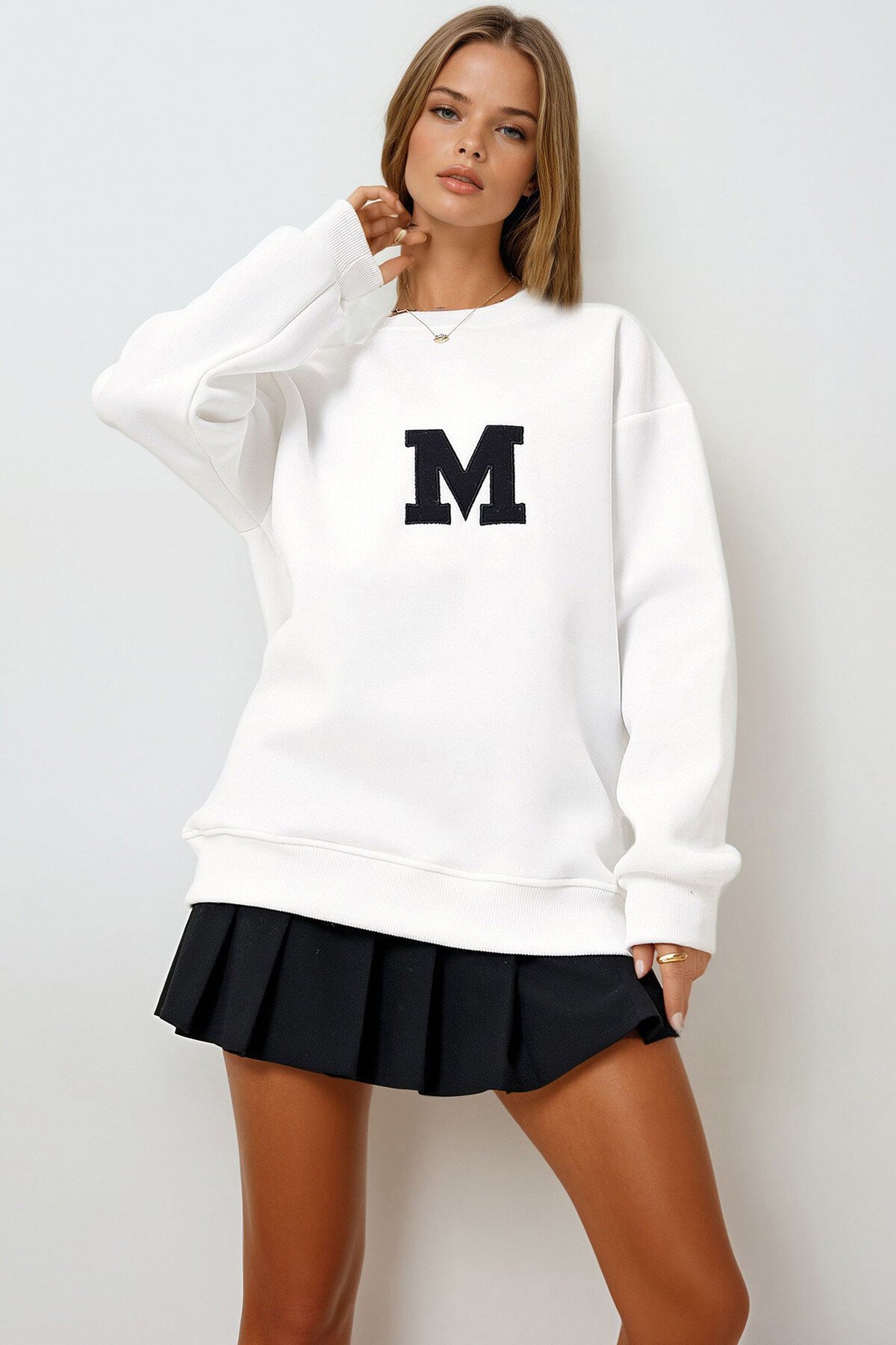 Ekru Bisiklet Yaka Nakışlı İçi Şardonlu Oversize Sweatshirt