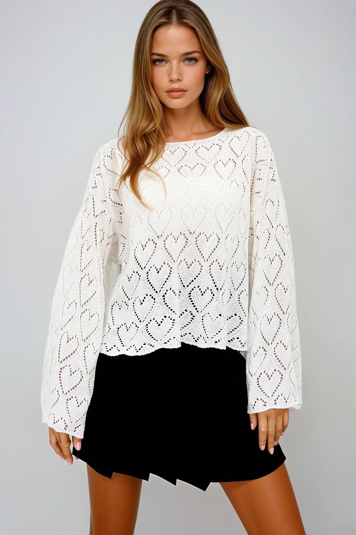 Ekru Delik Ajurlu Kalp Desenli Geniş Kesim Mevsimlik Kazak