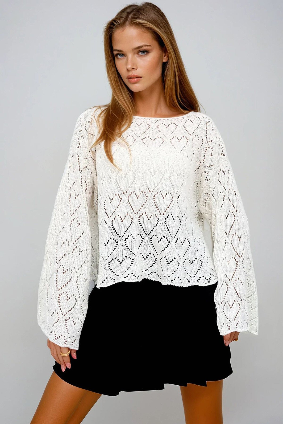 Ekru Delik Ajurlu Kalp Desenli Geniş Kesim Mevsimlik Kazak