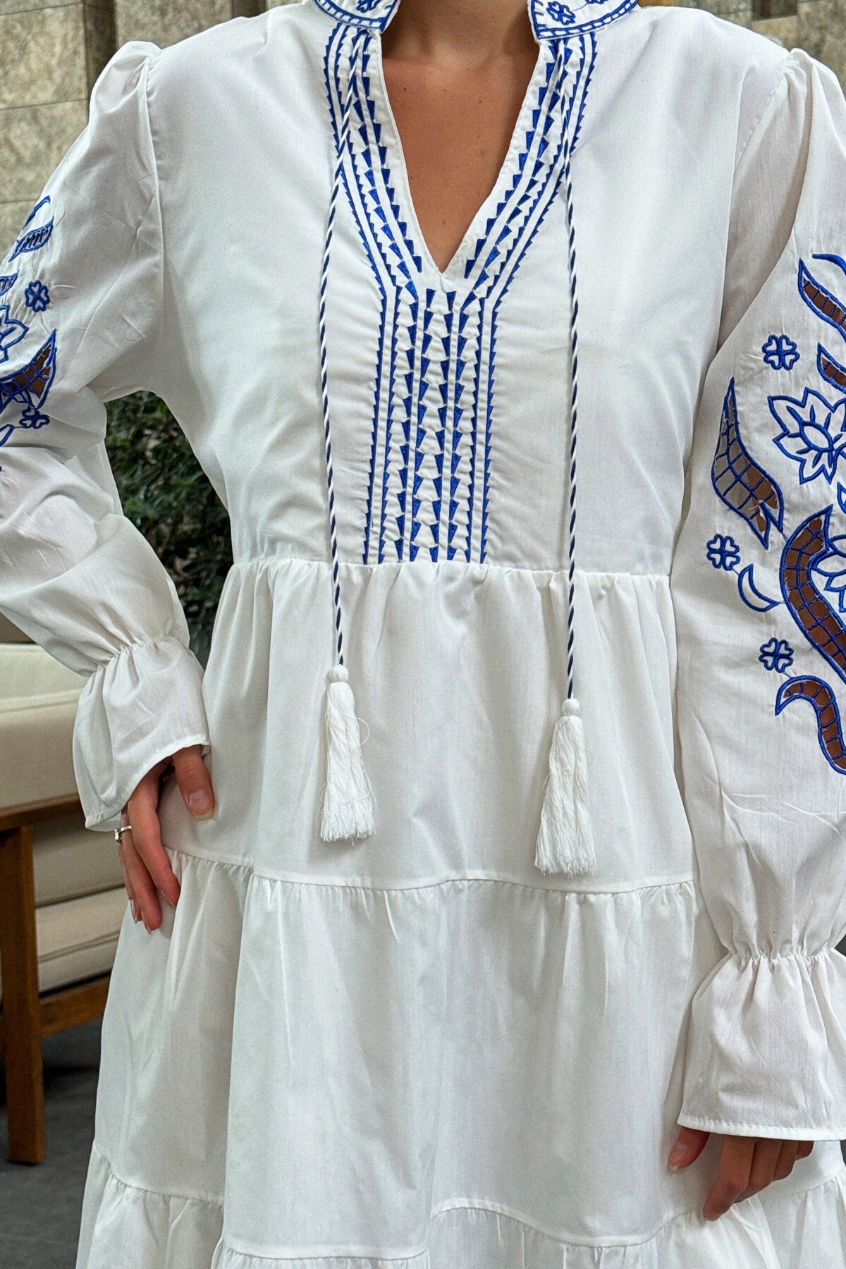 Ekru Hakim Yaka İçi Astarlı Nakış İşlemeli Elbise