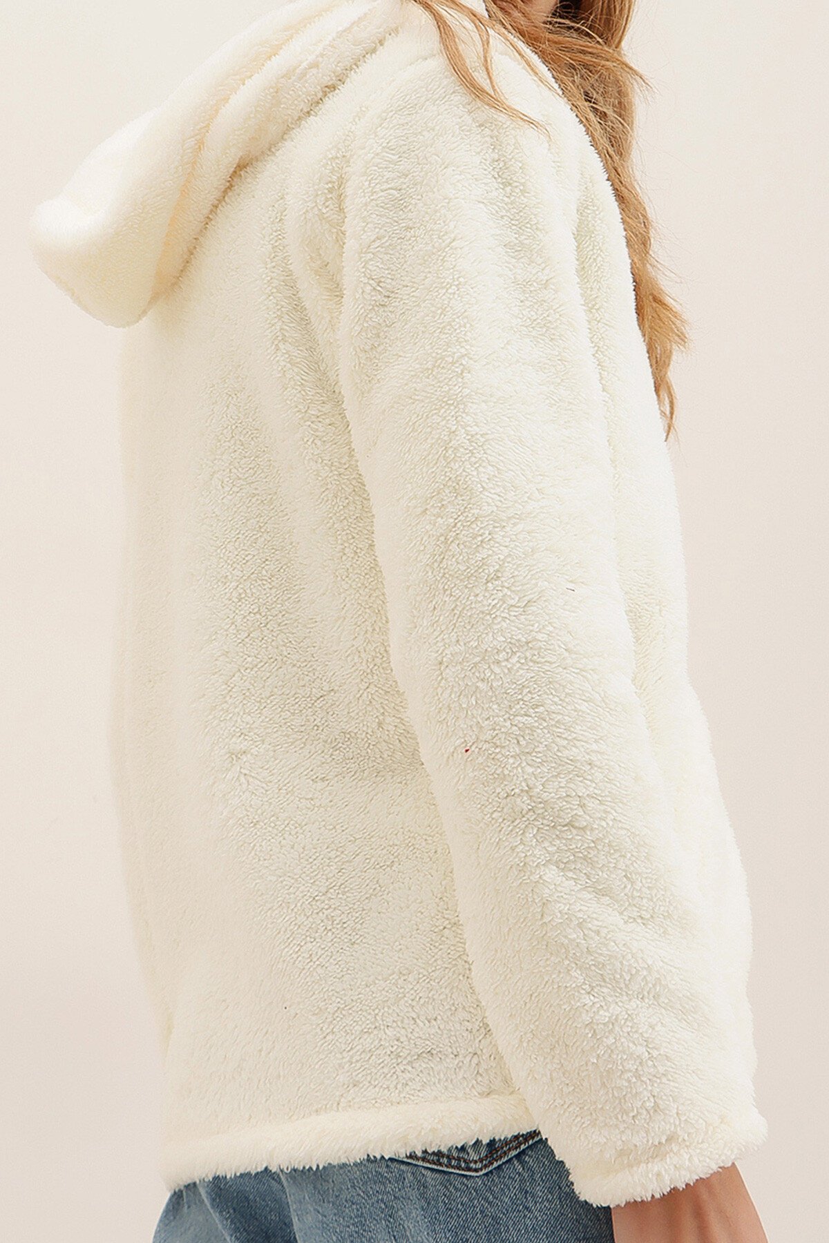 Ekru Kapüşonlu Önü Fermuarlı Çift Cepli Oversize Peluş Sweatshirt