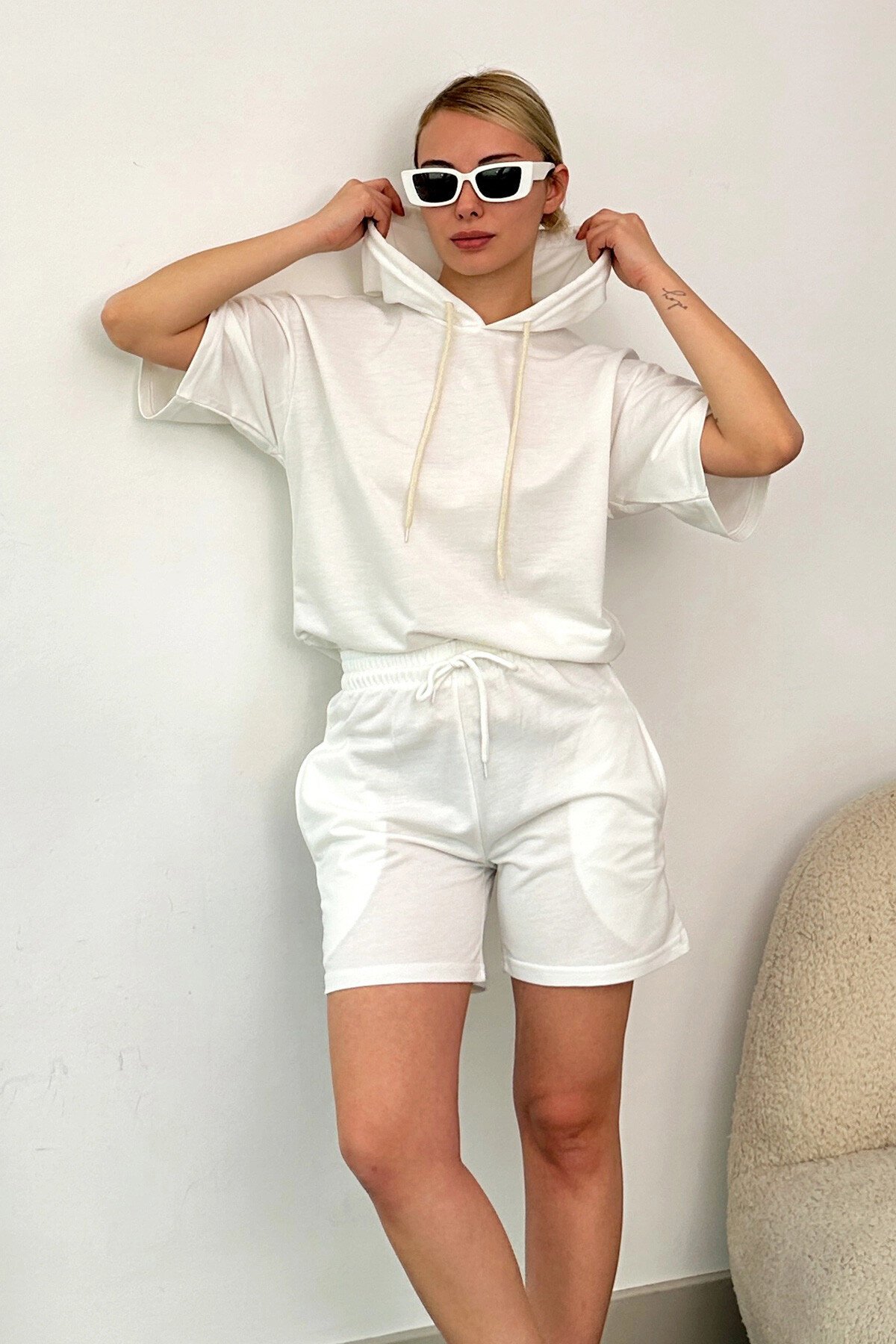 Ekru Kapüşonlu Sweatshirt Ve Şort İki İplik Takım