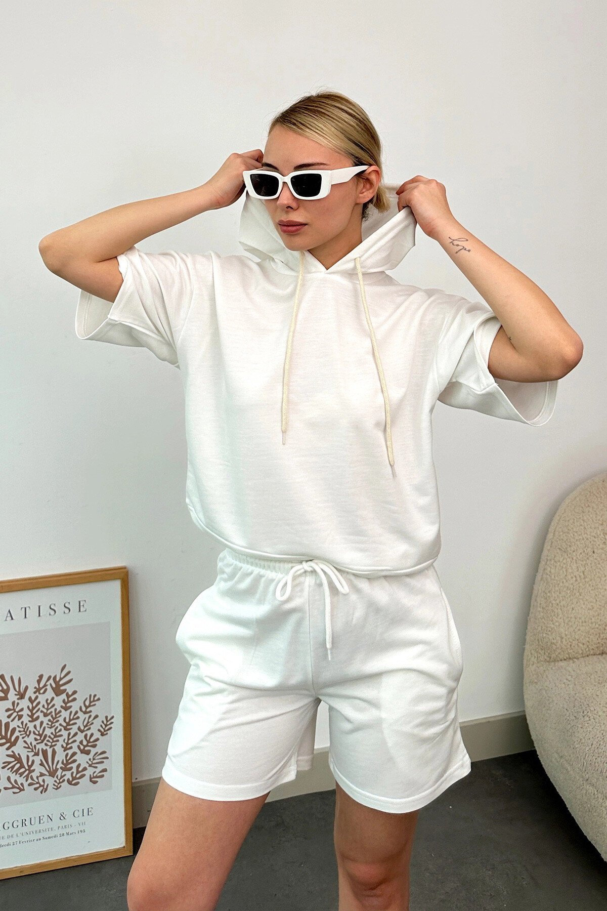 Ekru Kapüşonlu Sweatshirt Ve Şort İki İplik Takım