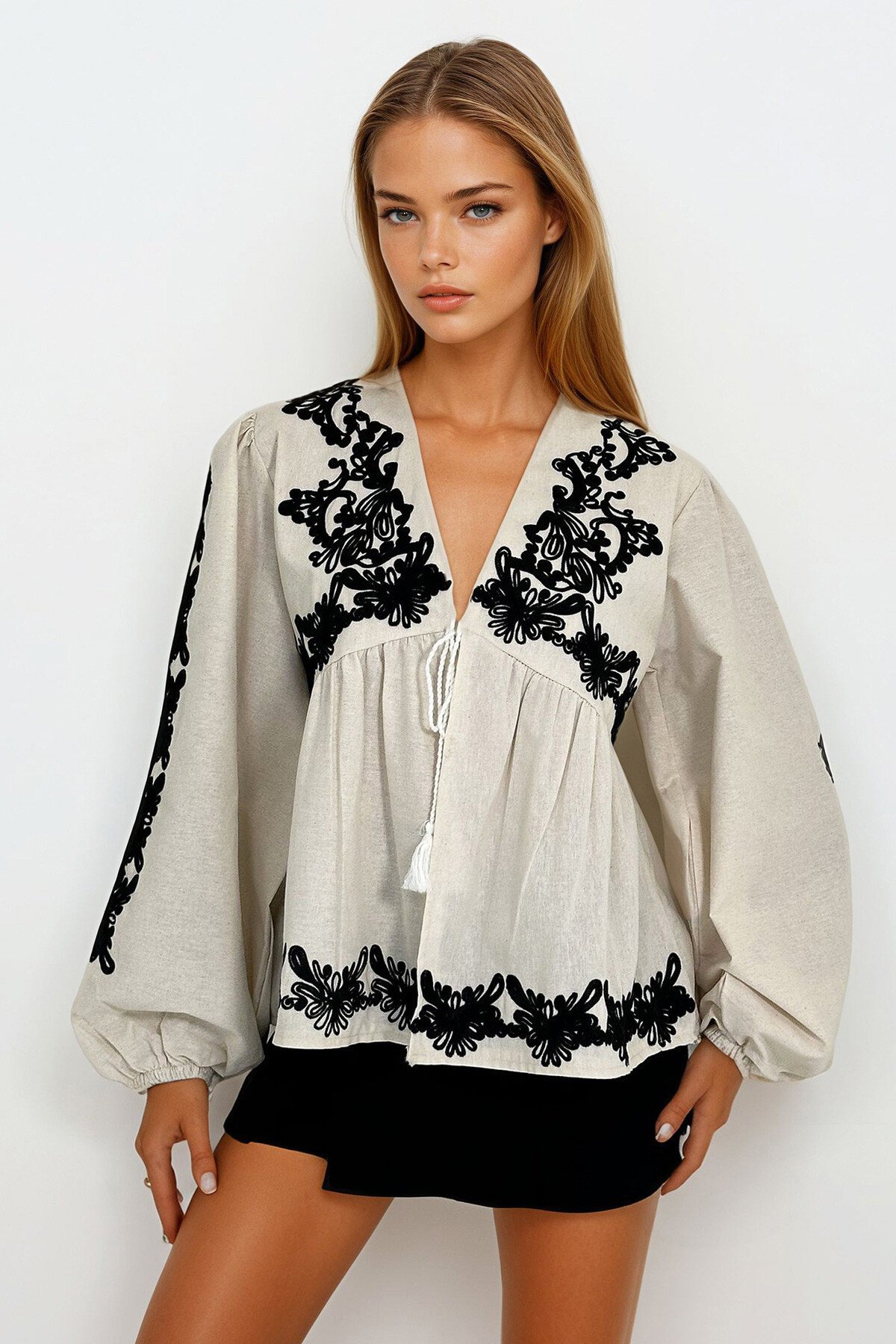 Ekru Nakışlı Bağcıklı Bluz