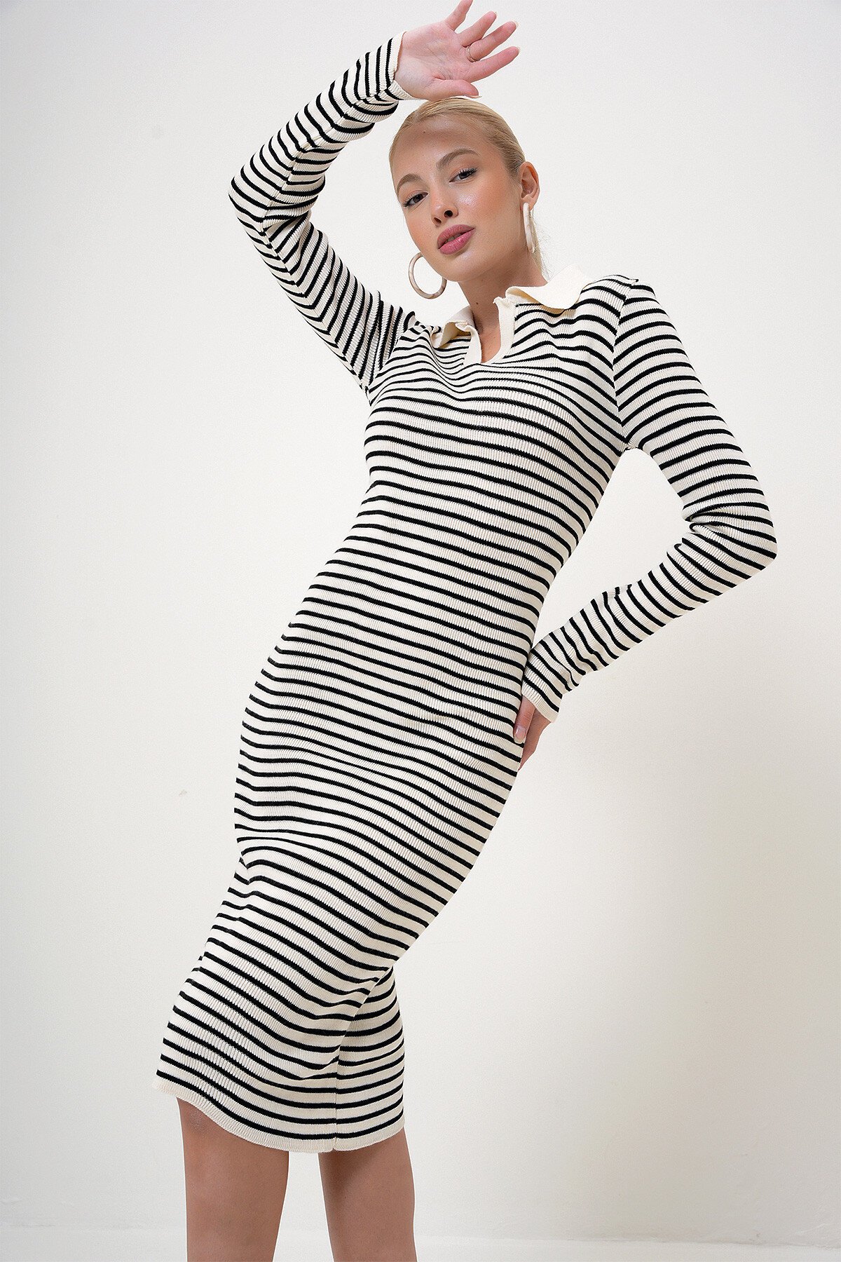 Ekru Polo Yaka Çizgili Triko Elbise