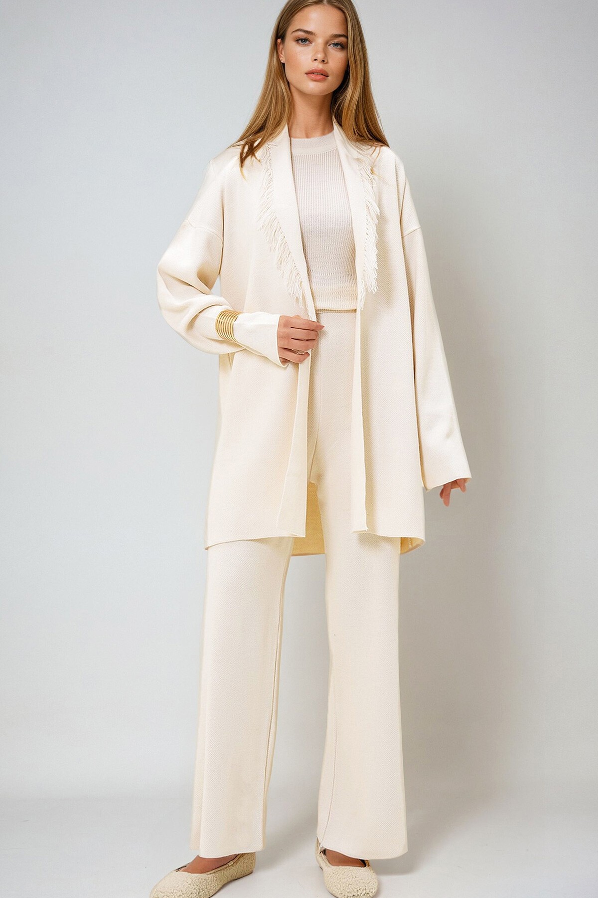 Ekru Şal Yaka Püskü Detaylı Ceket Dik Yaka Bluz Ve Palazzo Pantolon Takım