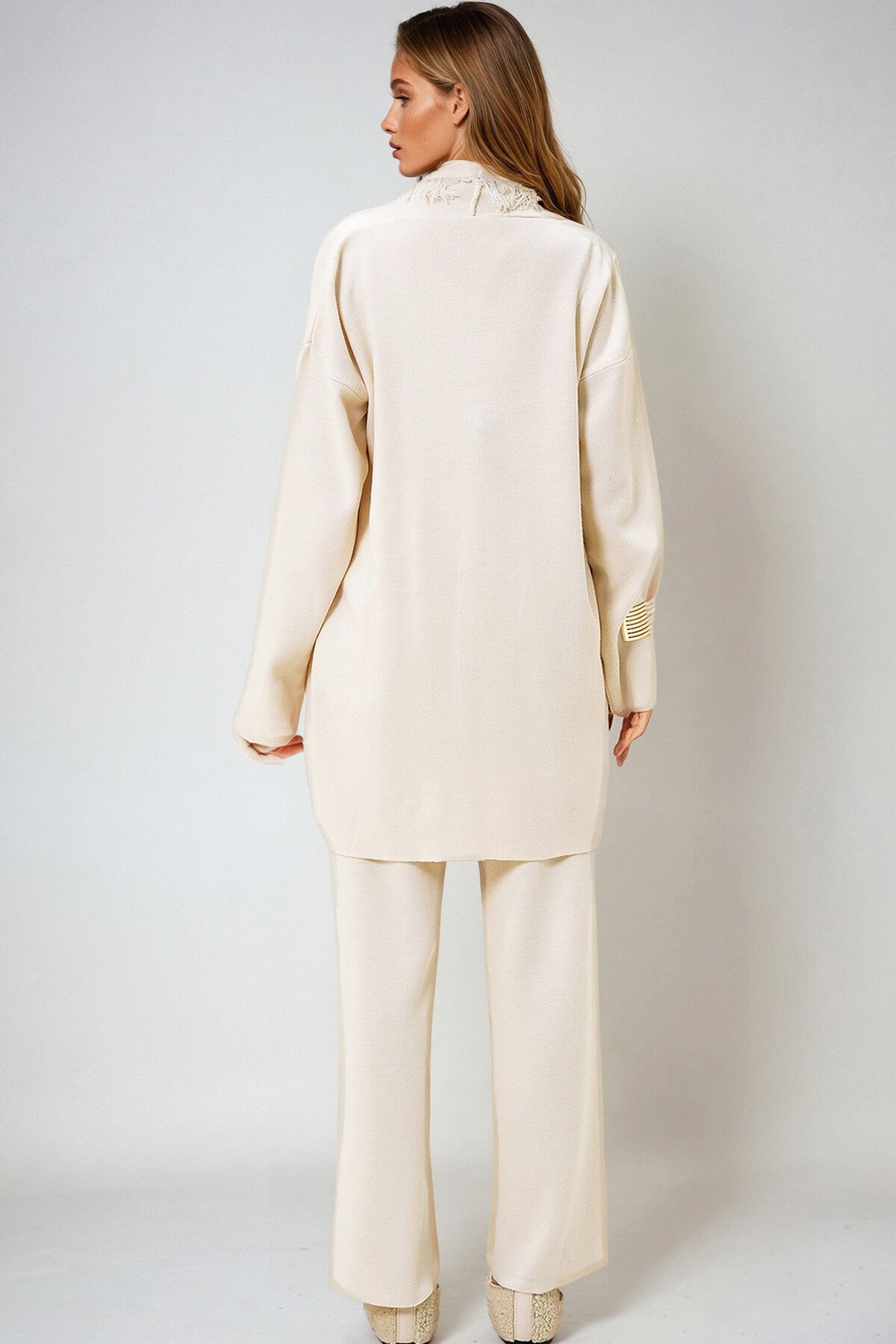 Ekru Şal Yaka Püskü Detaylı Ceket Dik Yaka Bluz Ve Palazzo Pantolon Takım