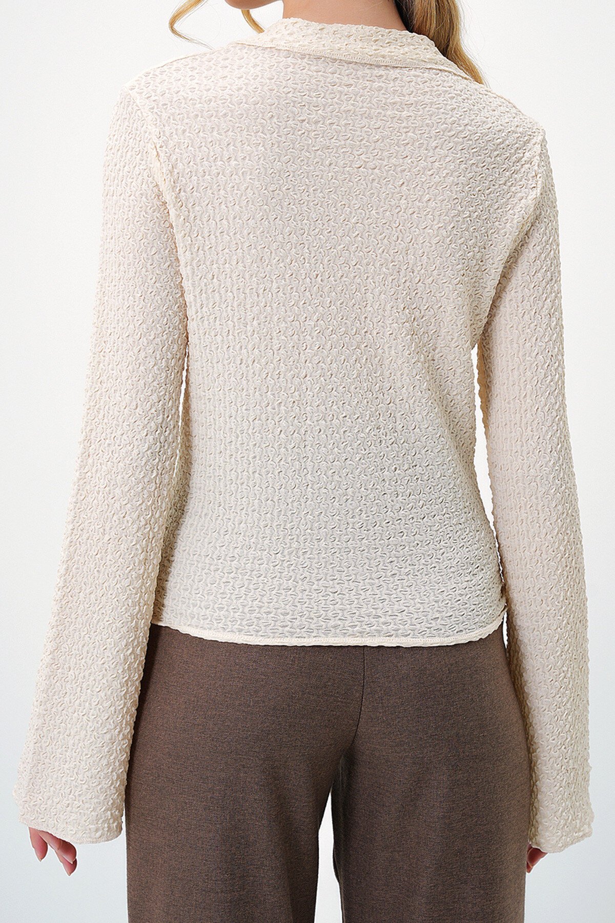 Ekru V Yaka İspanyol Kollu Gofre Kumaş Yazlık Gömlek