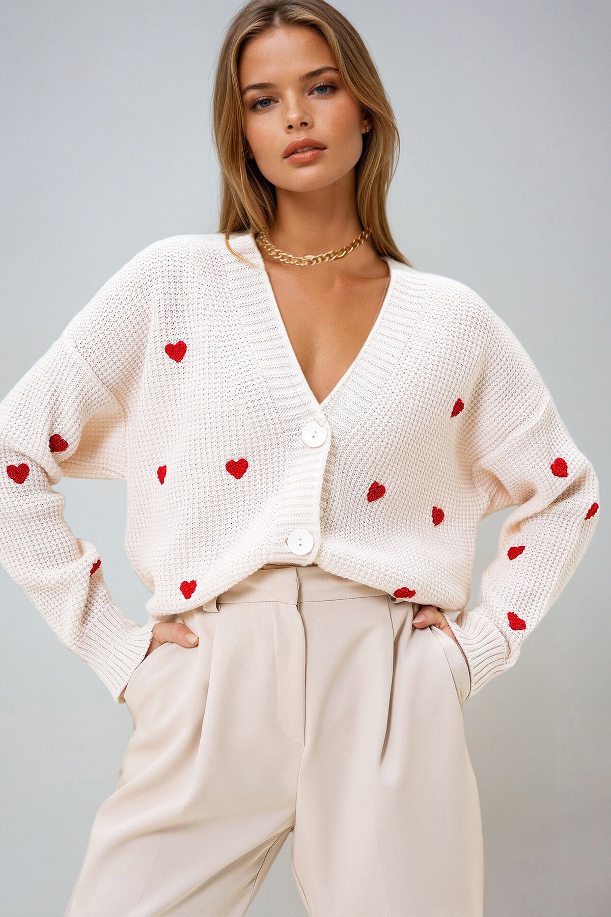 Ekru V Yaka Kalp Nakışlı Triko Hırka