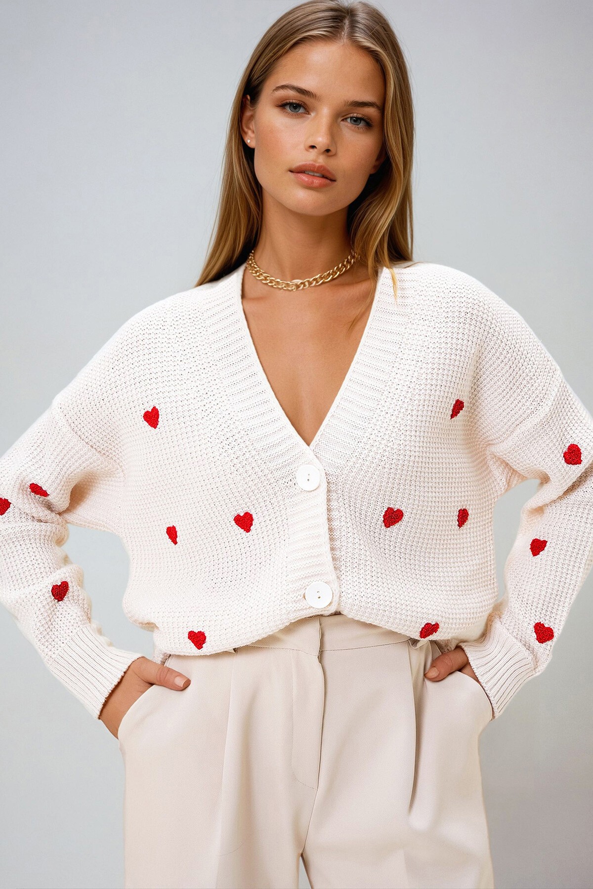 Ekru V Yaka Kalp Nakışlı Triko Hırka