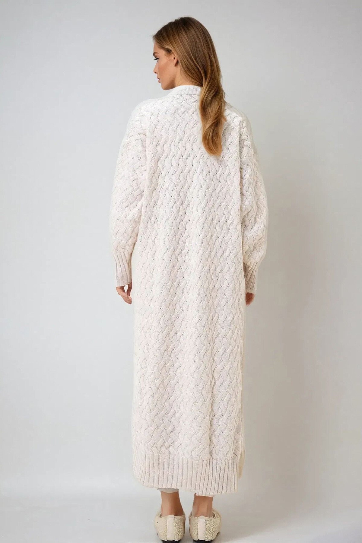 Ekru V Yaka Saç Örgü Desenli Kapamasız Maxi Boy Triko Hırka