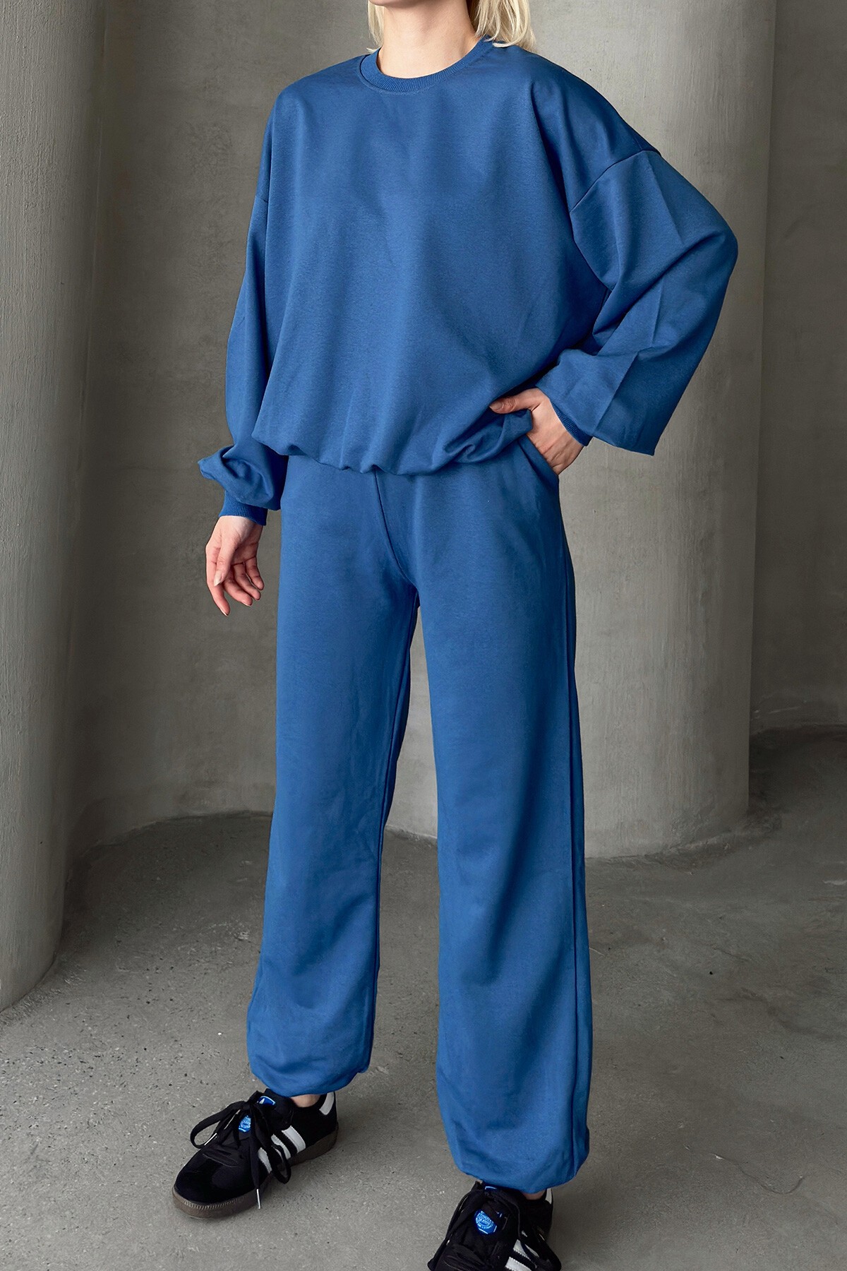 Gök Mavi Bisiklet Yaka Beli Ve Paçası Lastikli İki İplik Basic Eşofman Takımı