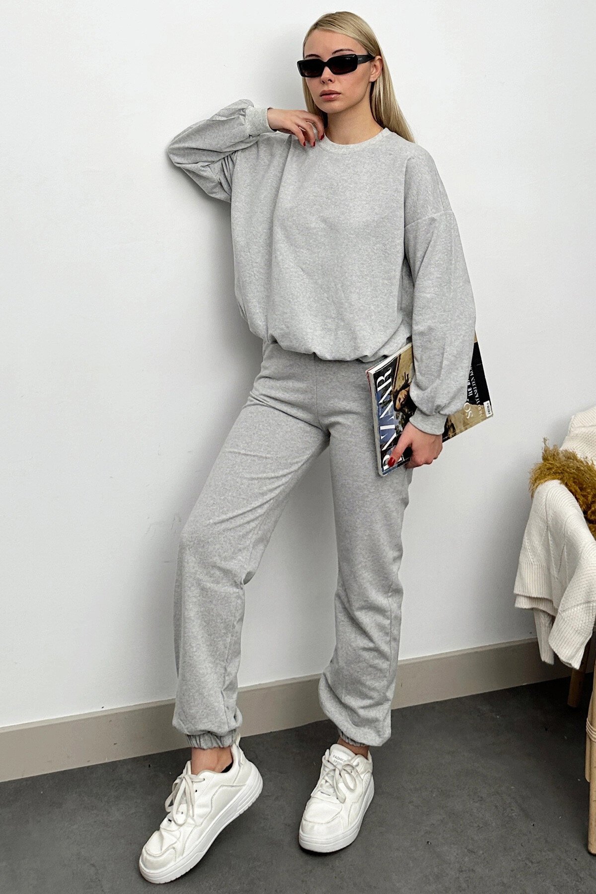 Gri Bisiklet Yaka Beli Ve Paçası Lastikli İki İplik Basic Eşofman Takımı