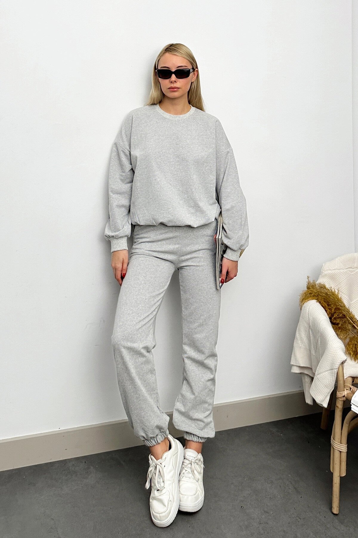 Gri Bisiklet Yaka Beli Ve Paçası Lastikli İki İplik Basic Eşofman Takımı