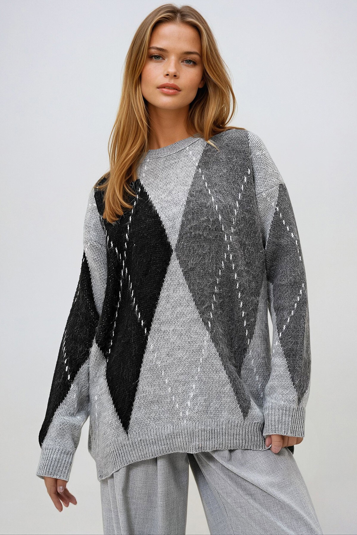 Gri Bisiklet Yaka Oversize Baklava Desenli Kışlık Triko Kazak