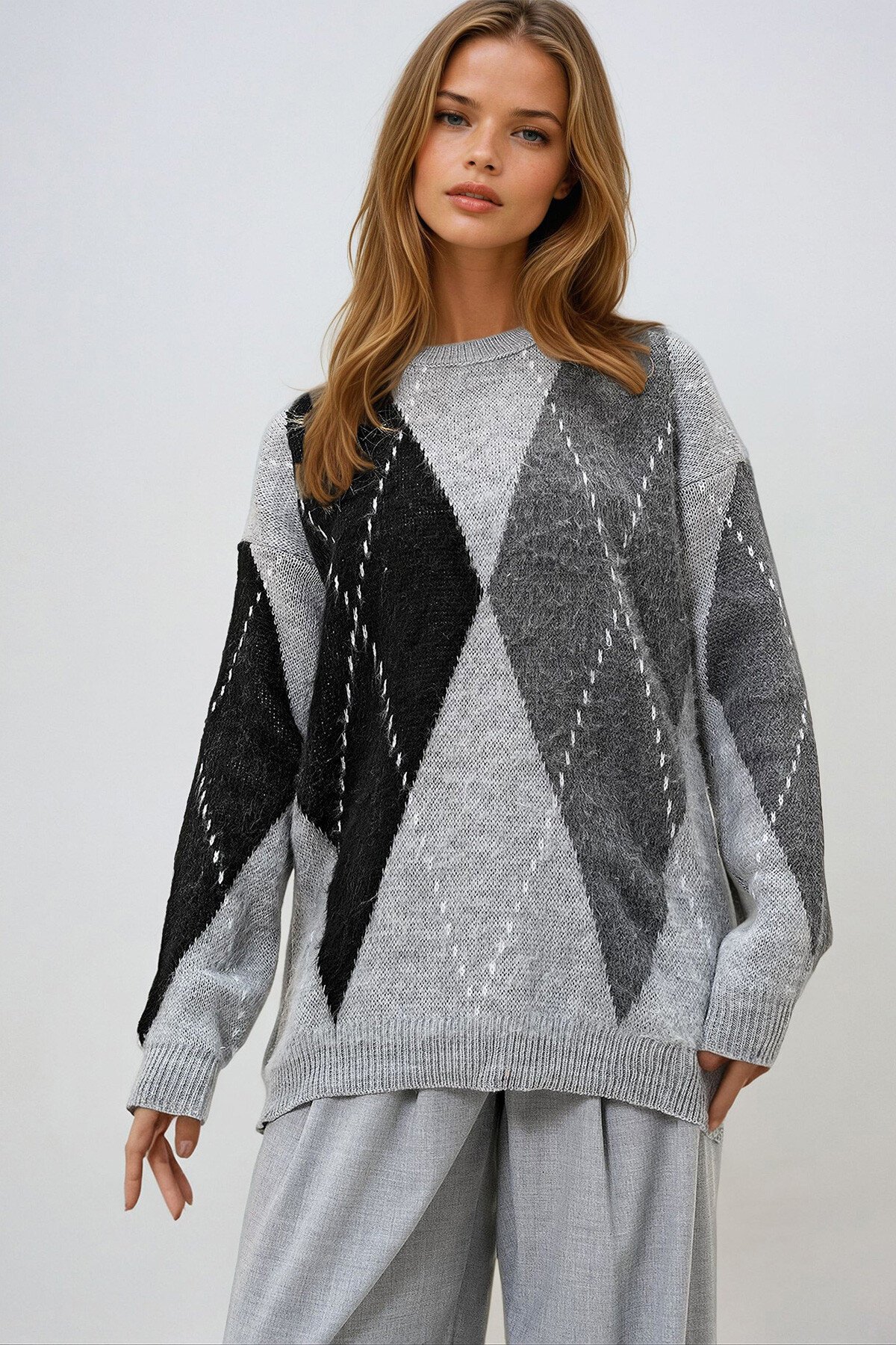 Gri Bisiklet Yaka Oversize Baklava Desenli Kışlık Triko Kazak