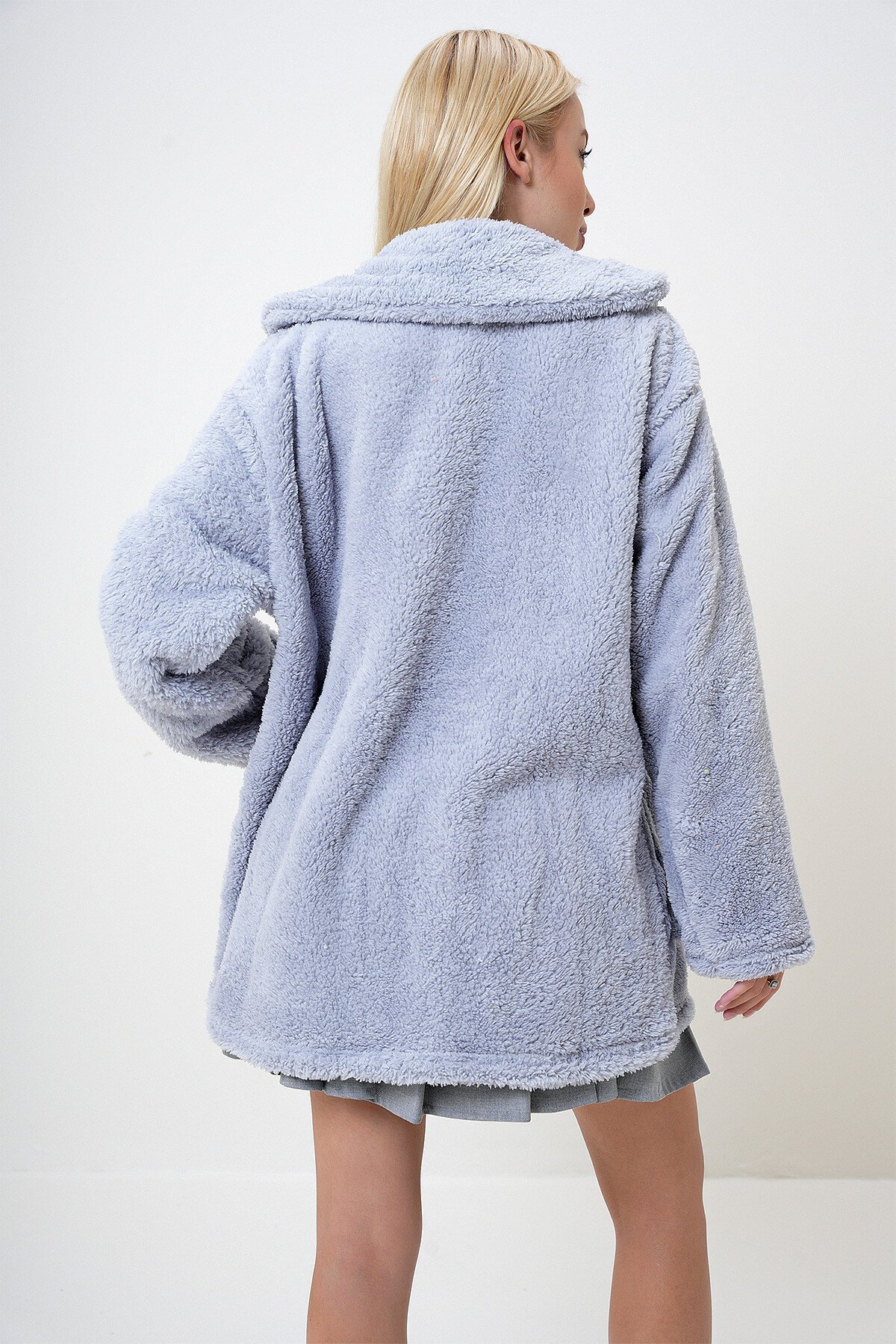 Gri Çift Cepli Önü Düğmeli Oversize Peluş Ceket