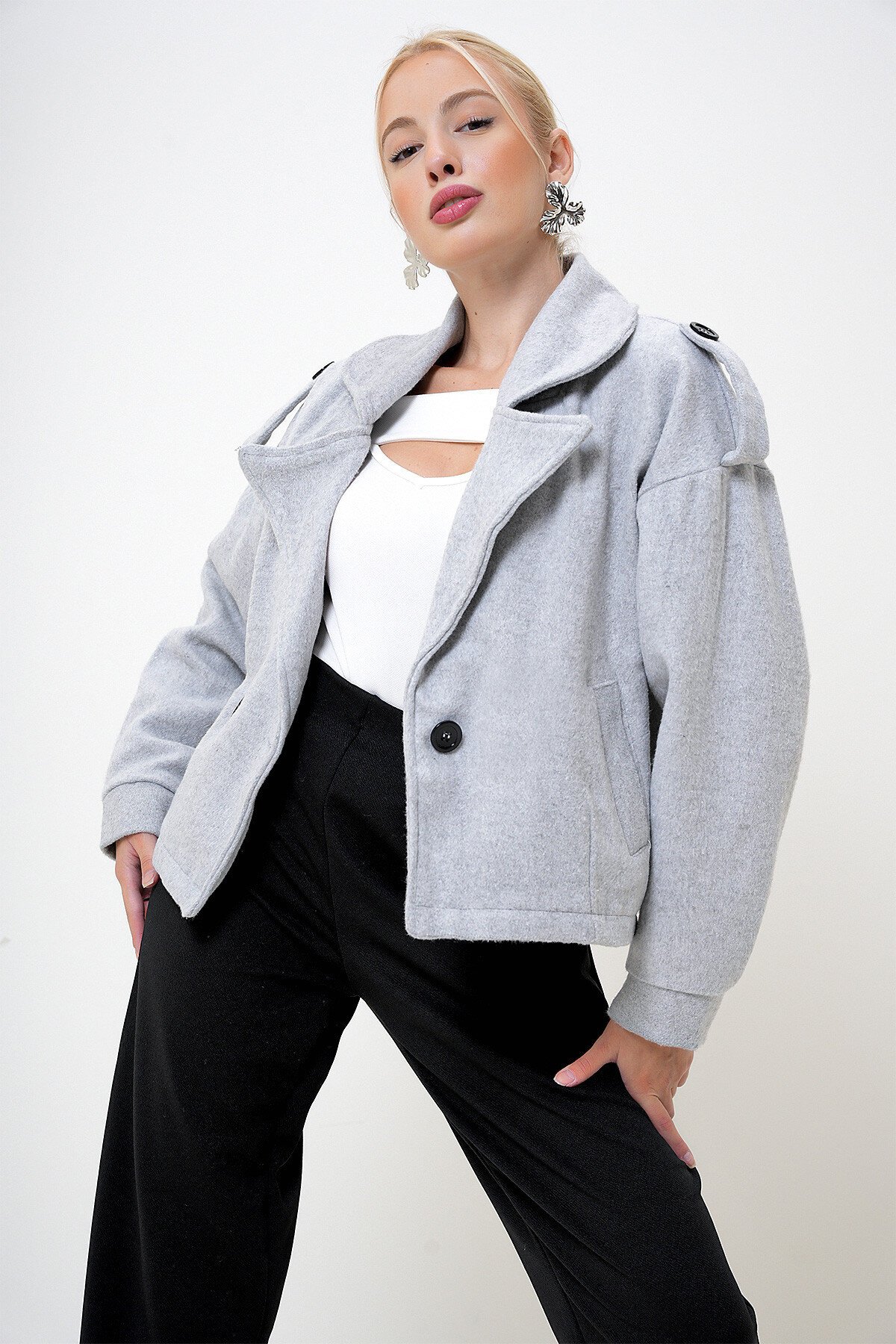 Gri Çift Ceplli İçi Astarsız Düğme Detaylı Kaşe Kaban