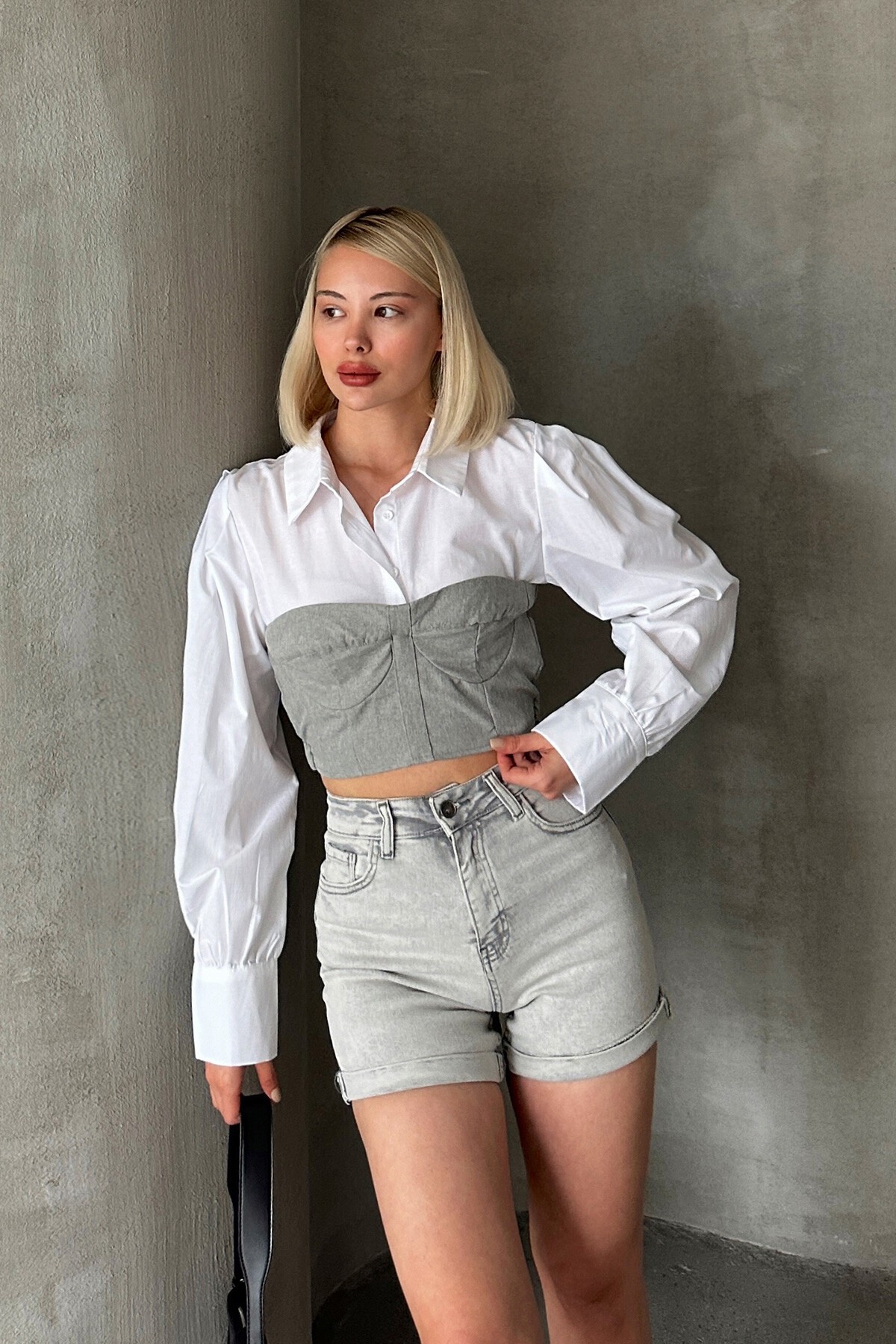 Gri Renk Bloklu Çift Yönlü Crop Gömlek