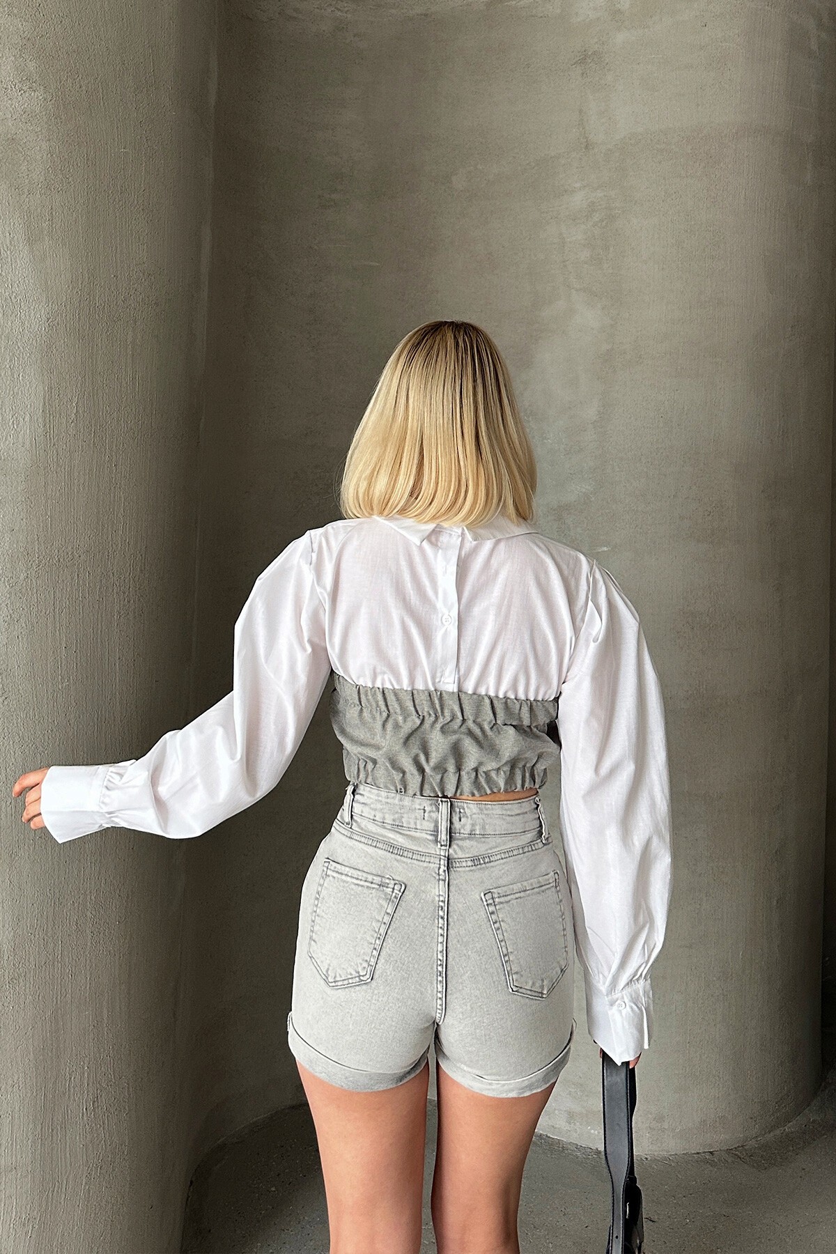 Gri Renk Bloklu Çift Yönlü Crop Gömlek