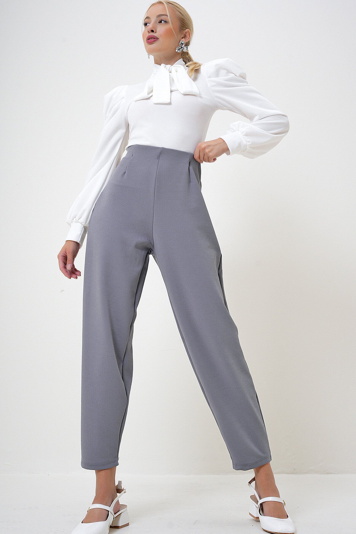 Gri Yüksek Bel Pensli Dökümlü Krep Örme Pantolon