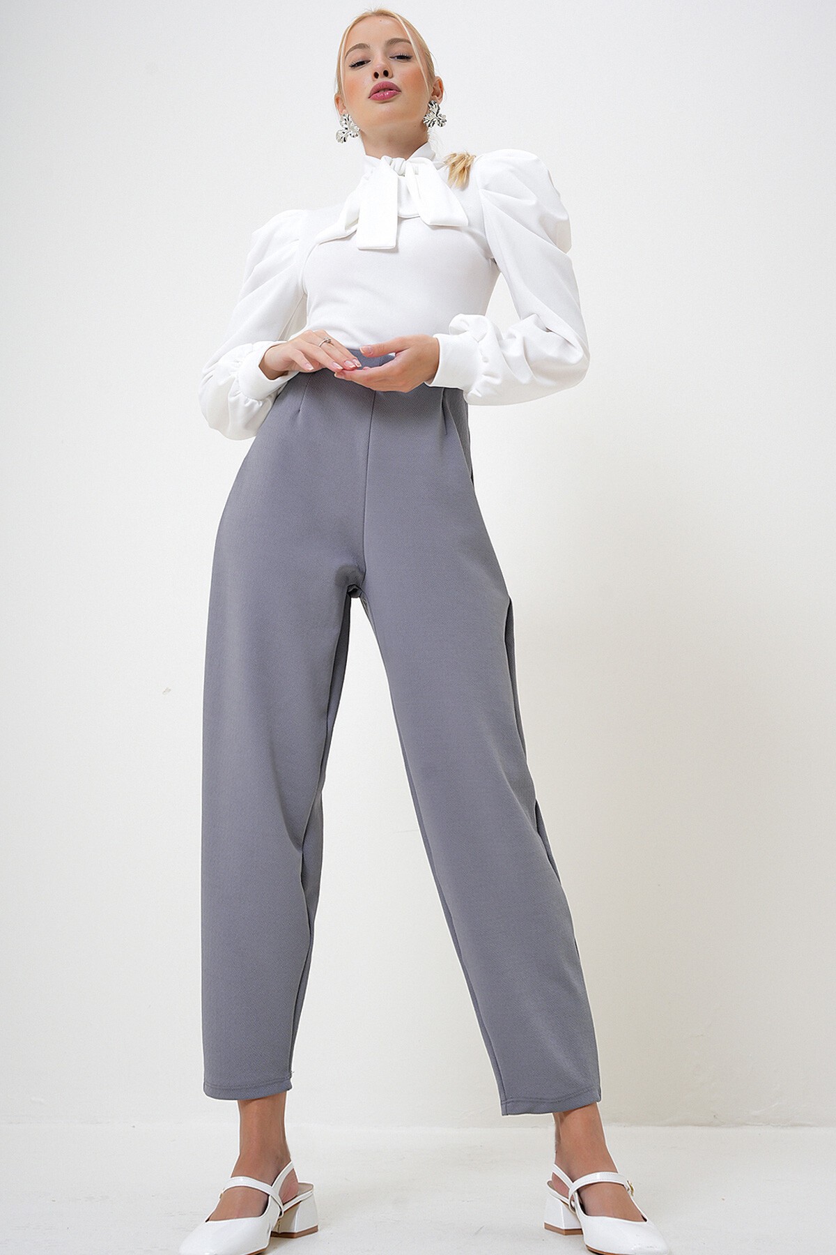 Gri Yüksek Bel Pensli Dökümlü Krep Örme Pantolon