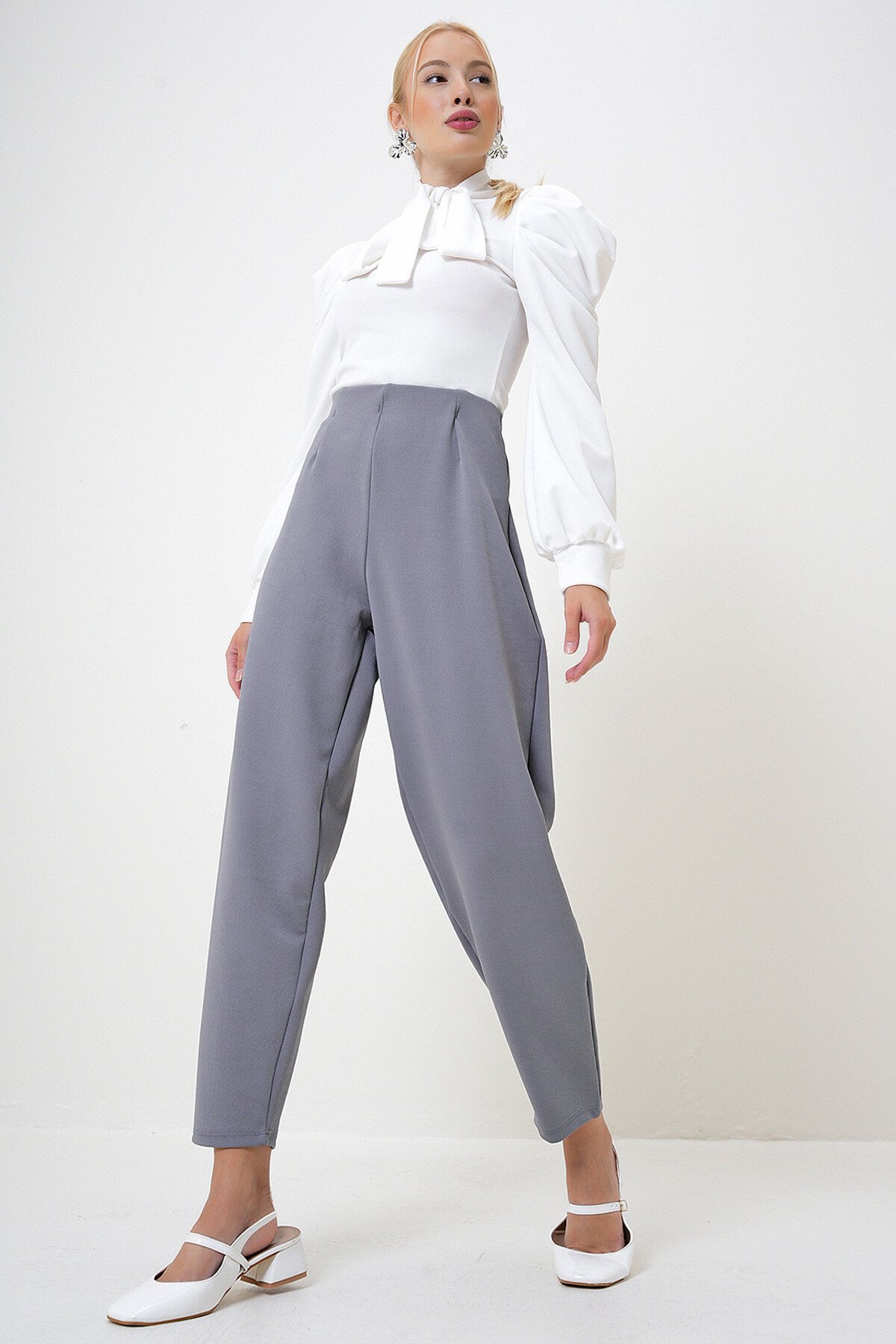 Gri Yüksek Bel Pensli Dökümlü Krep Örme Pantolon
