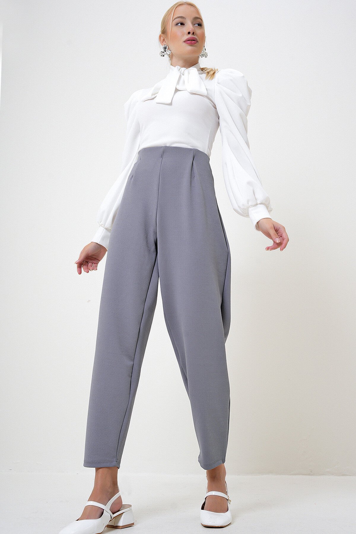 Gri Yüksek Bel Pensli Dökümlü Krep Örme Pantolon