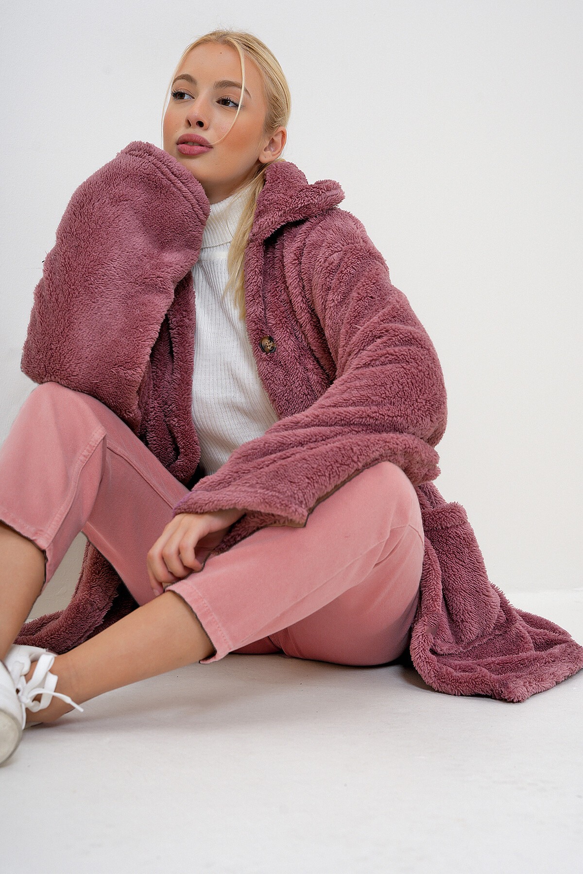 Gül Kurusu Çift Cepli Önü Düğmeli Oversize Peluş Ceket