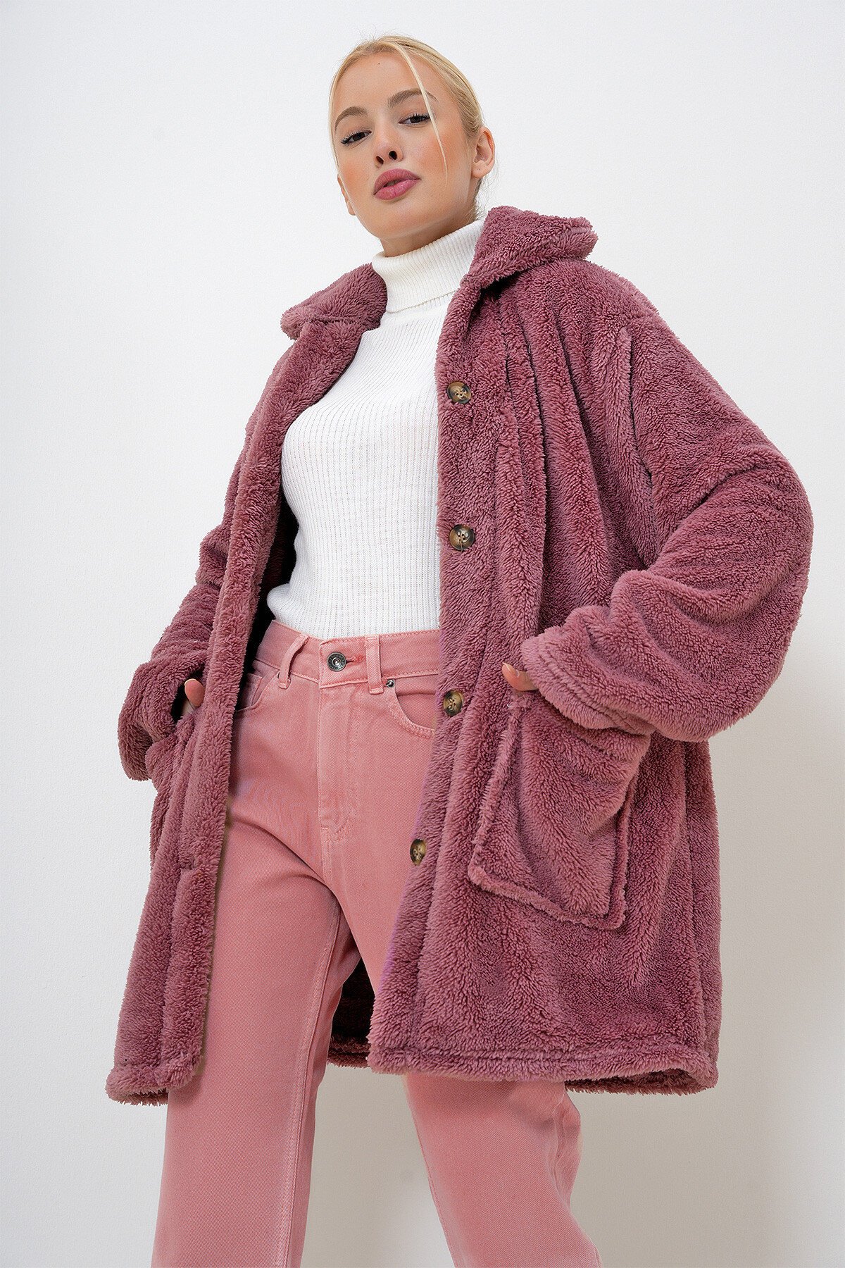 Gül Kurusu Çift Cepli Önü Düğmeli Oversize Peluş Ceket