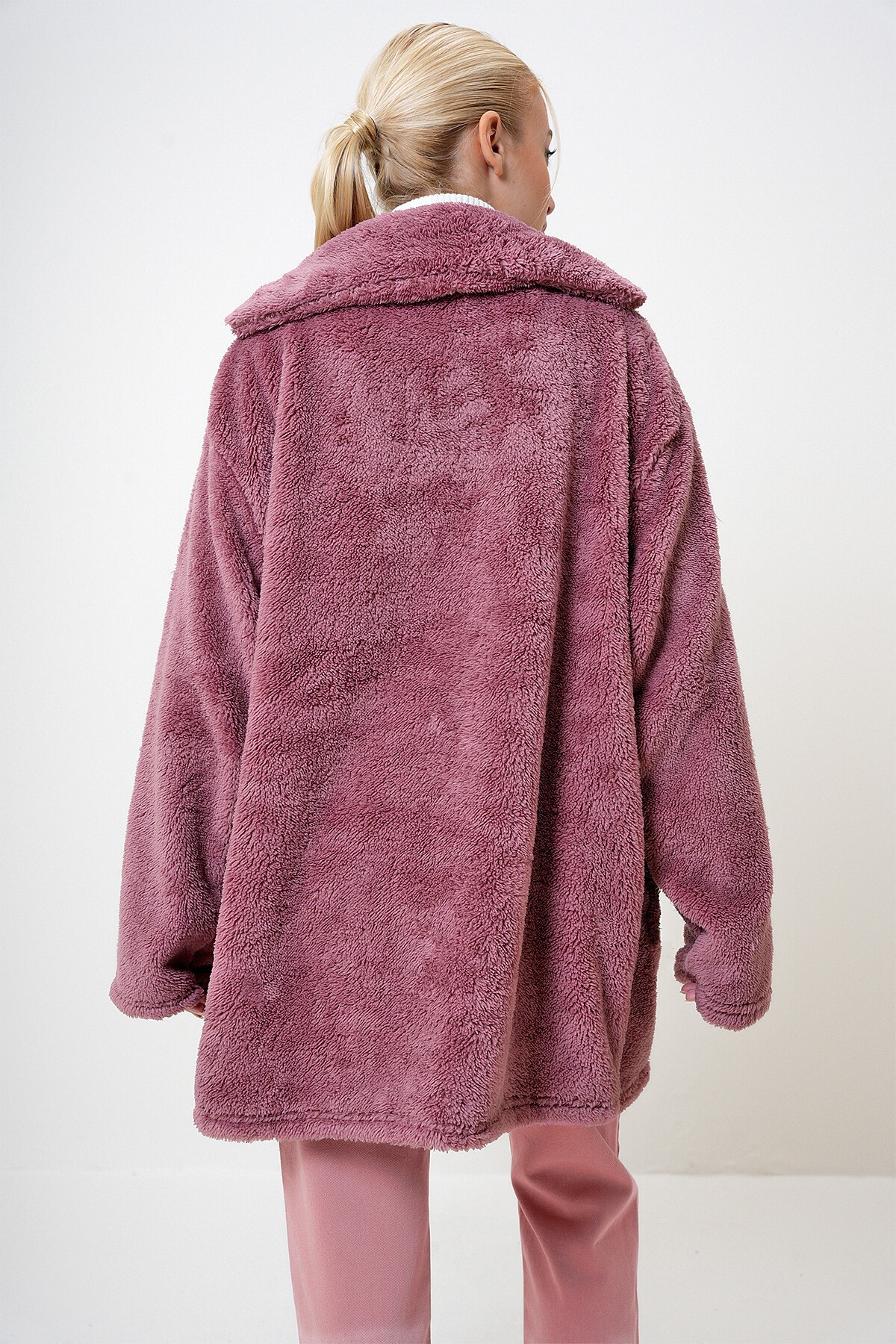 Gül Kurusu Çift Cepli Önü Düğmeli Oversize Peluş Ceket