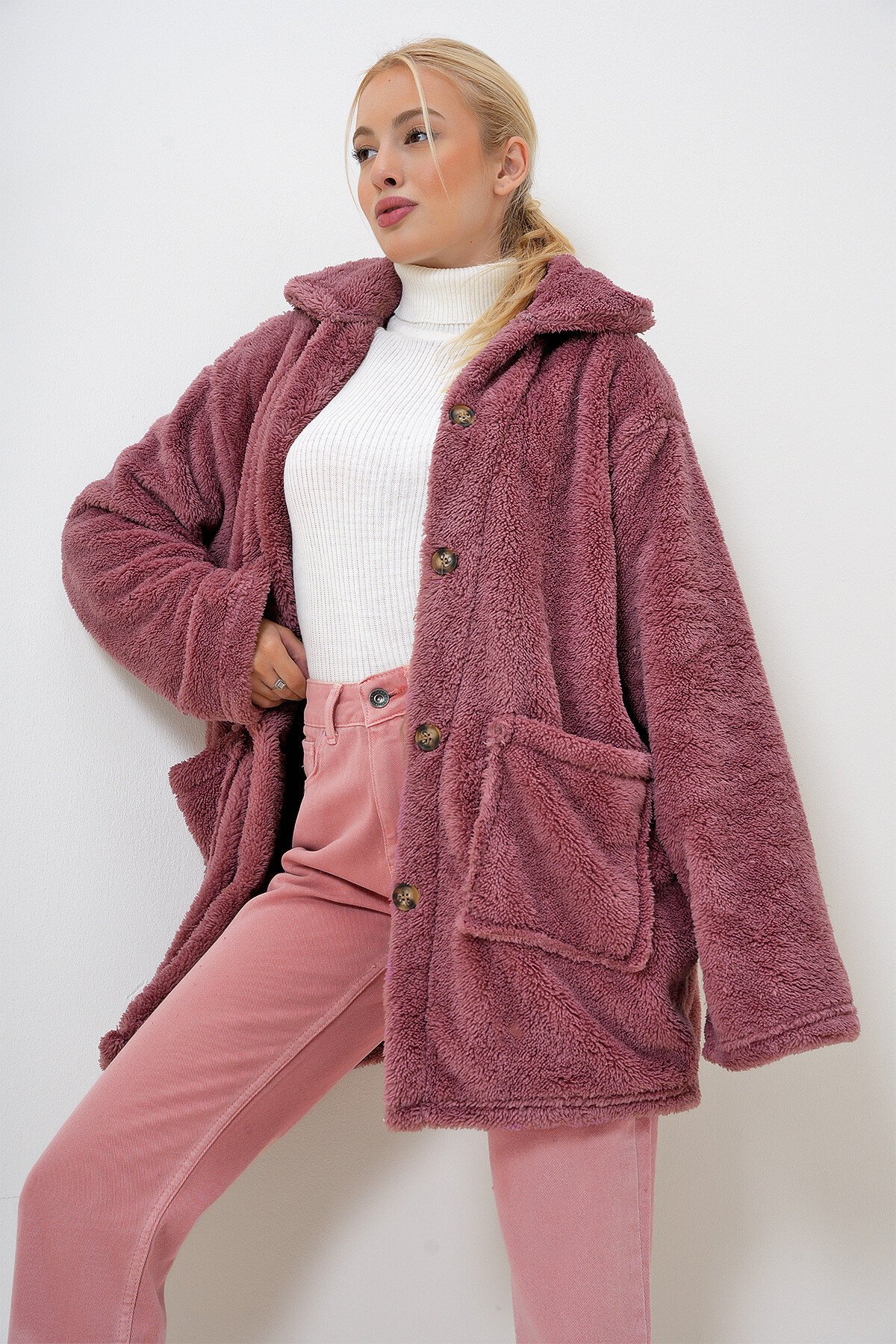 Gül Kurusu Çift Cepli Önü Düğmeli Oversize Peluş Ceket
