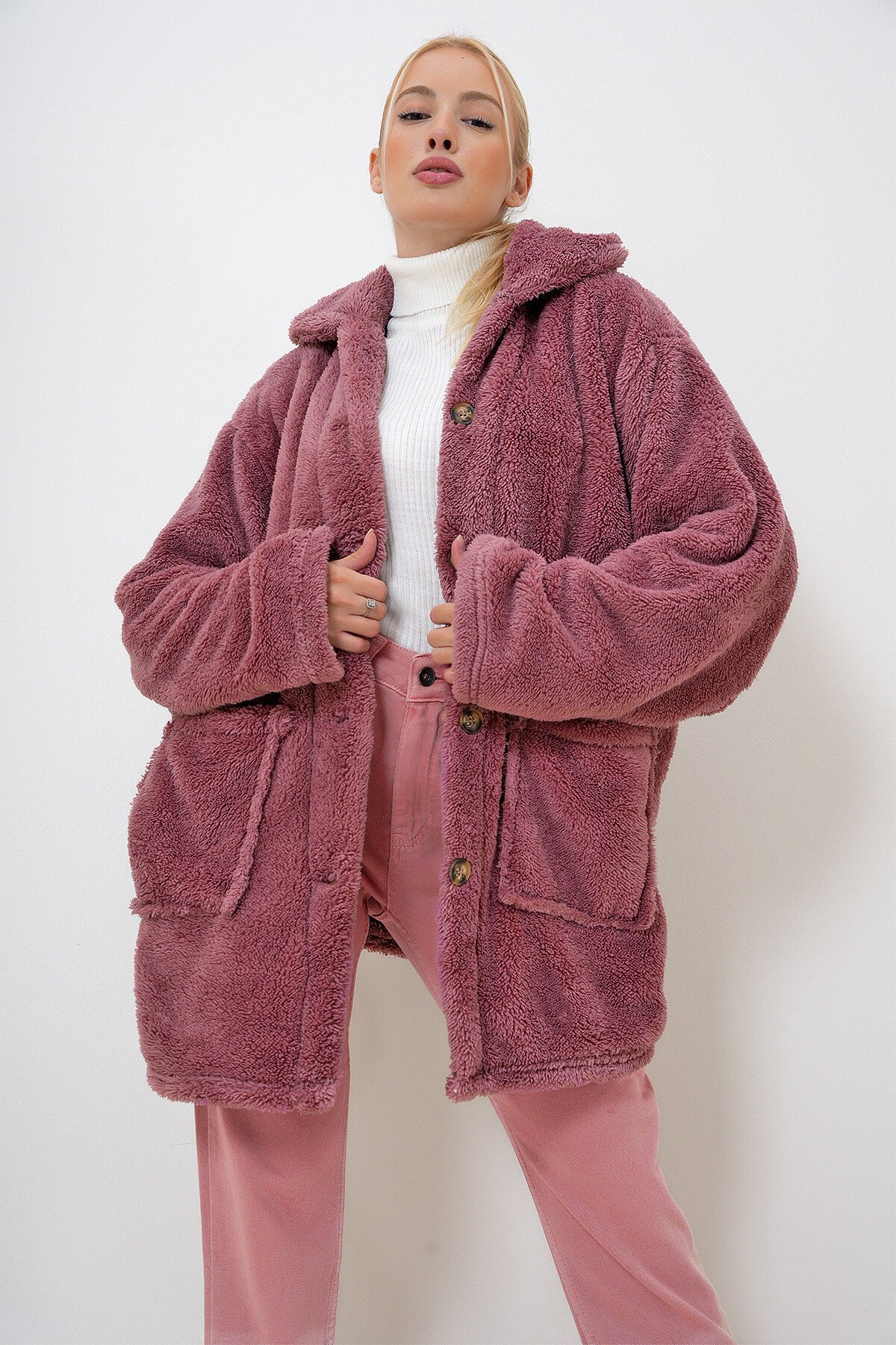 Gül Kurusu Çift Cepli Önü Düğmeli Oversize Peluş Ceket