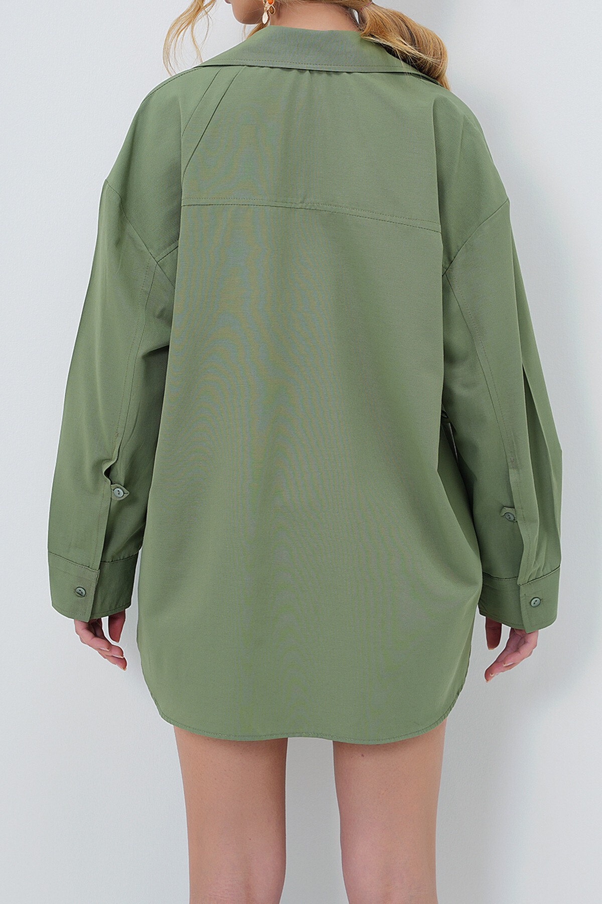 Haki Dikiş Detaylı Yanları Daraltmalı Poplin Gömlek