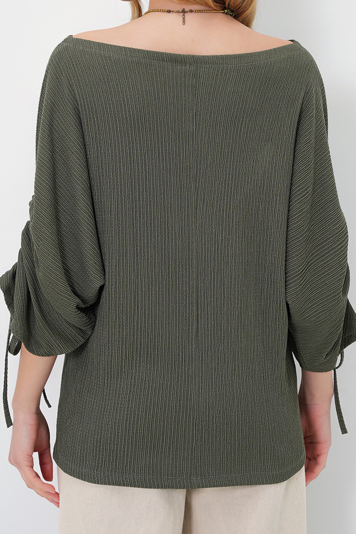 Haki Kayık Yaka Kolları Büzgü Ve Bağlama Detaylı Örme Krep Bluz