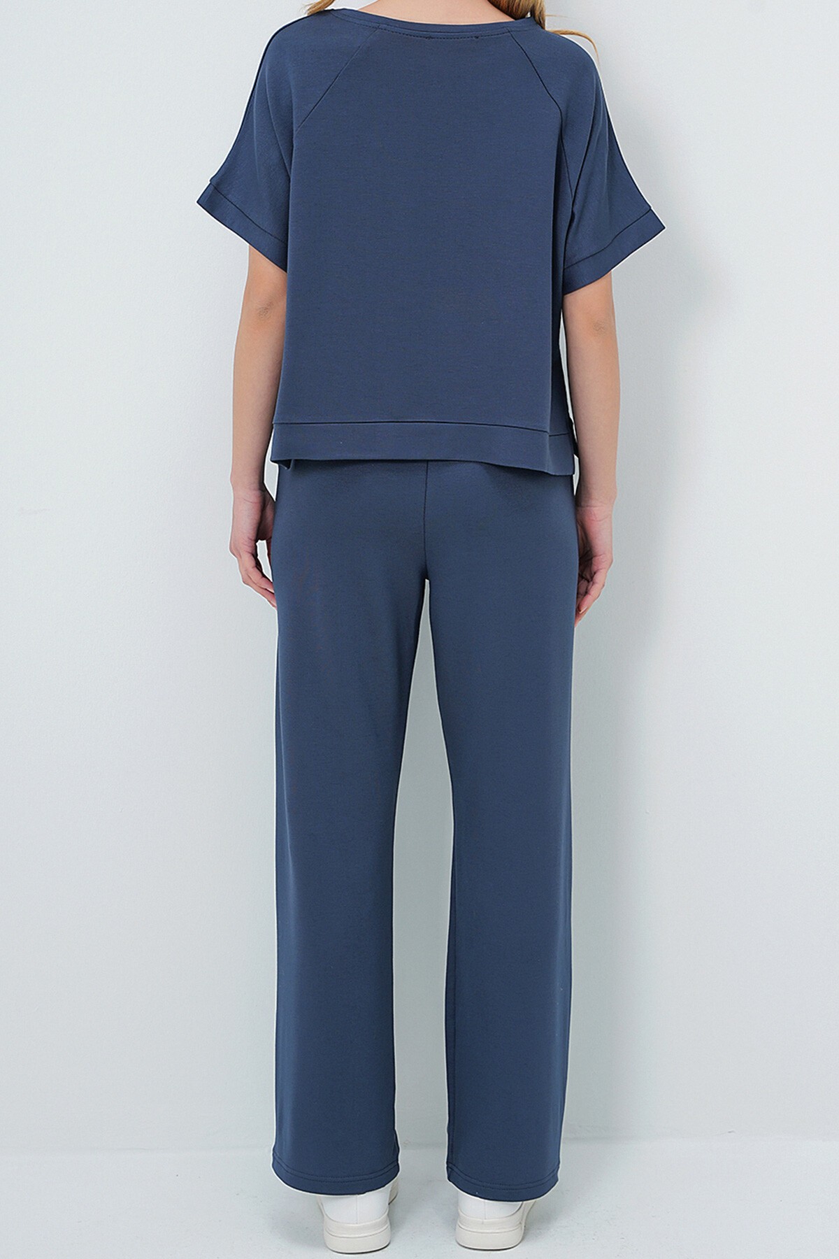 İndigo Kayık Yaka Yarım Kol Yırtmaç Detaylı Bluz Ve Cepli  Pantolon Takım
