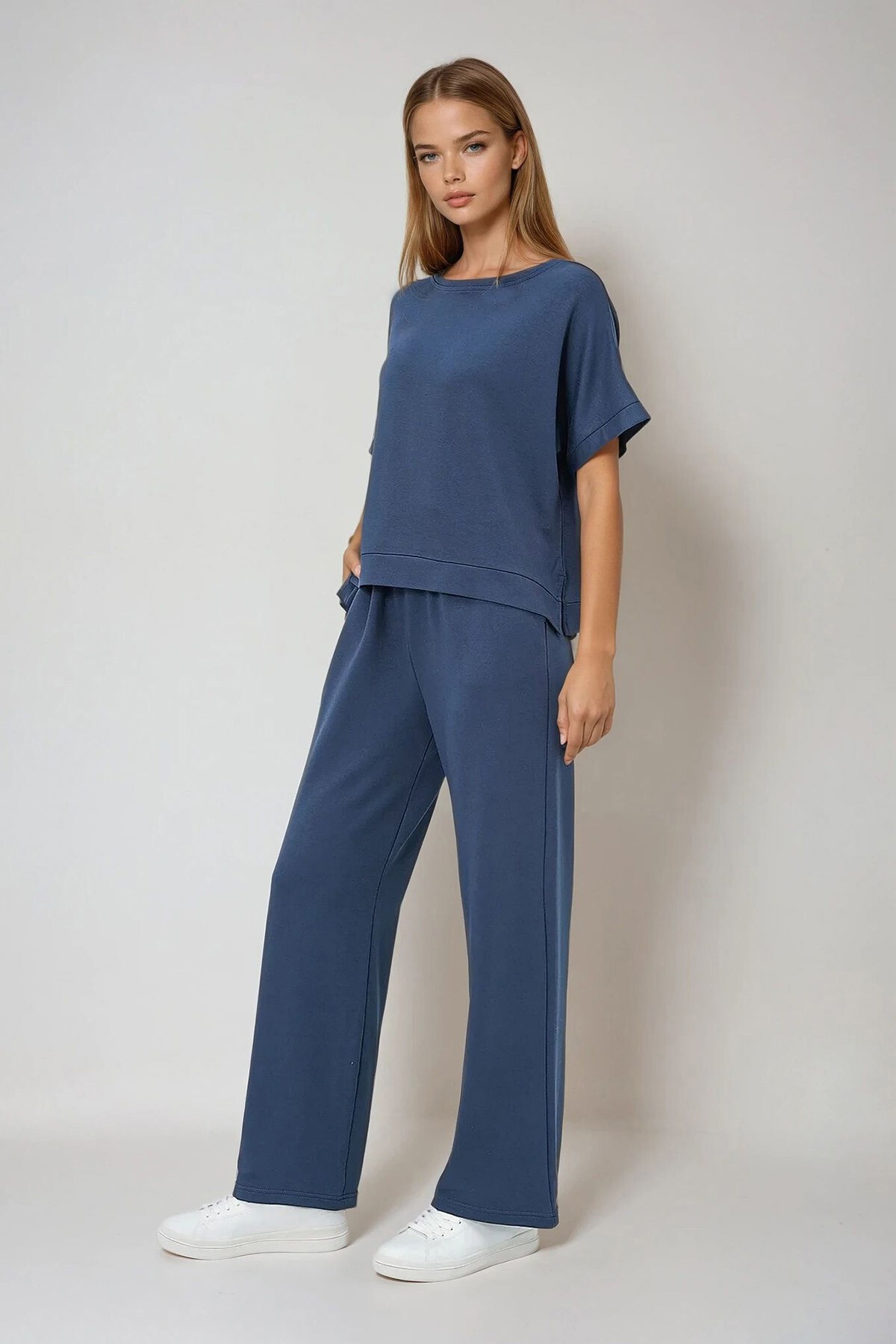 İndigo Kayık Yaka Yarım Kol Yırtmaç Detaylı Bluz Ve Cepli  Pantolon Takım