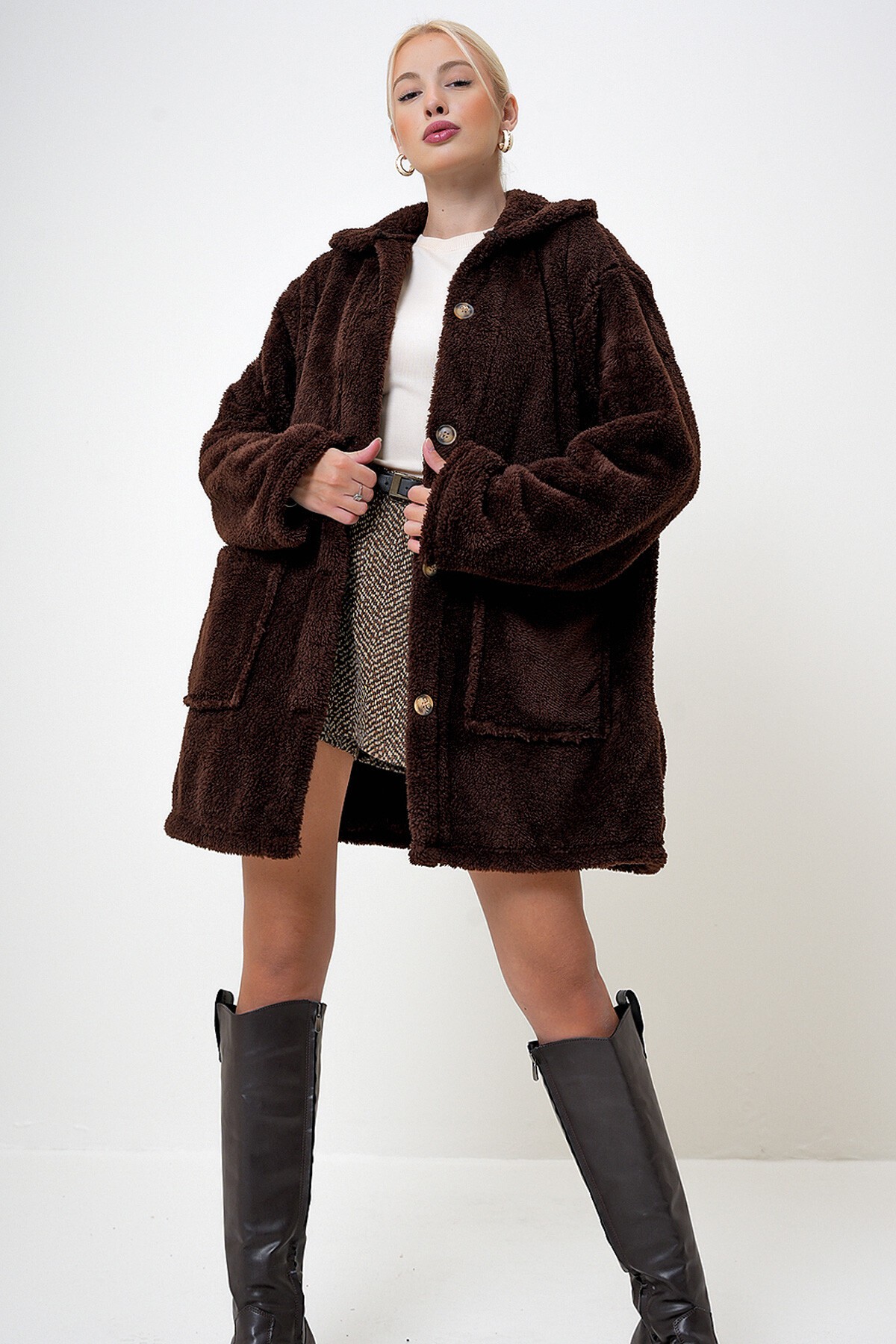 Kahve Çift Cepli Önü Düğmeli Oversize Peluş Ceket