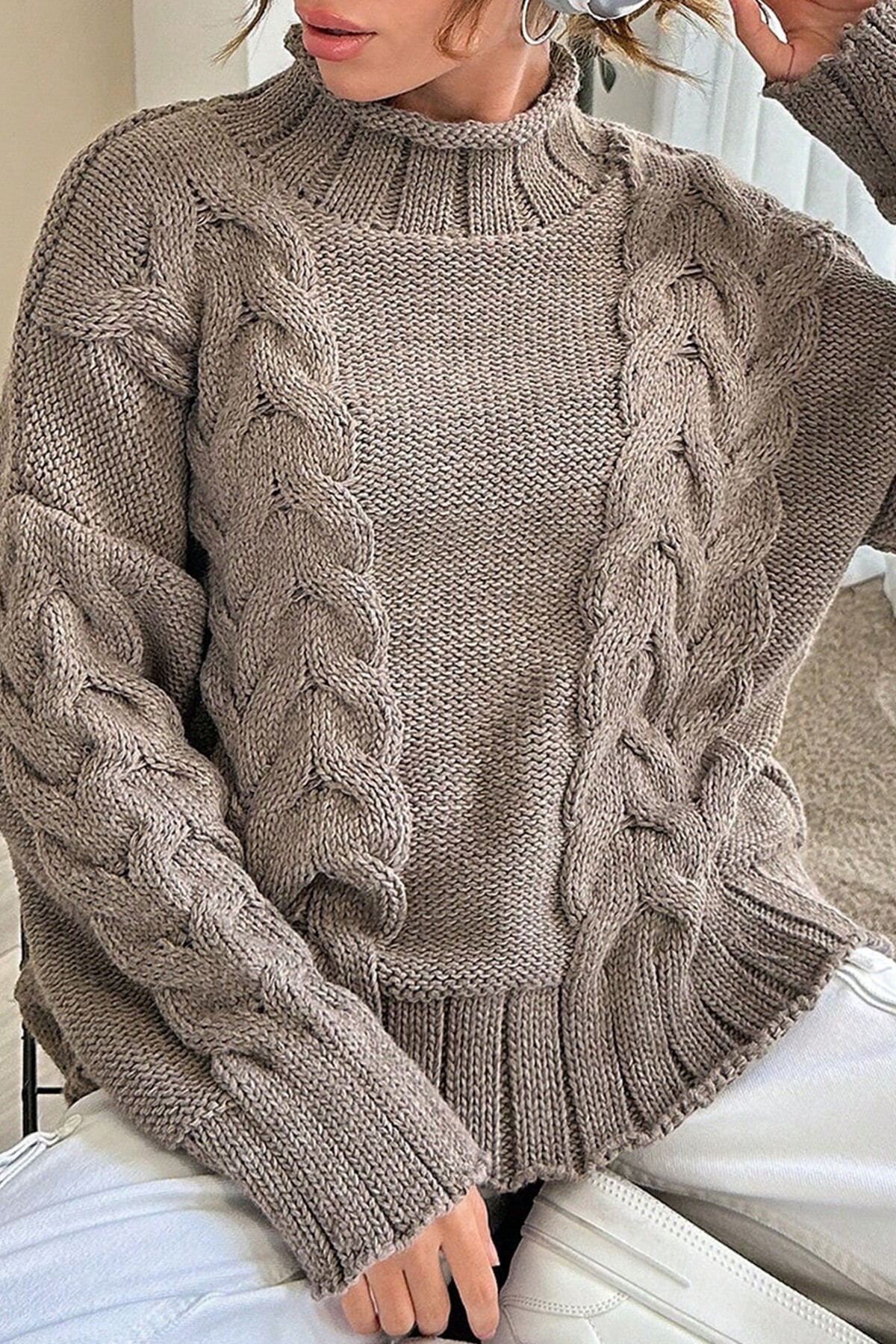 Kahverengi Boğazlı Örgülü Triko Kazak