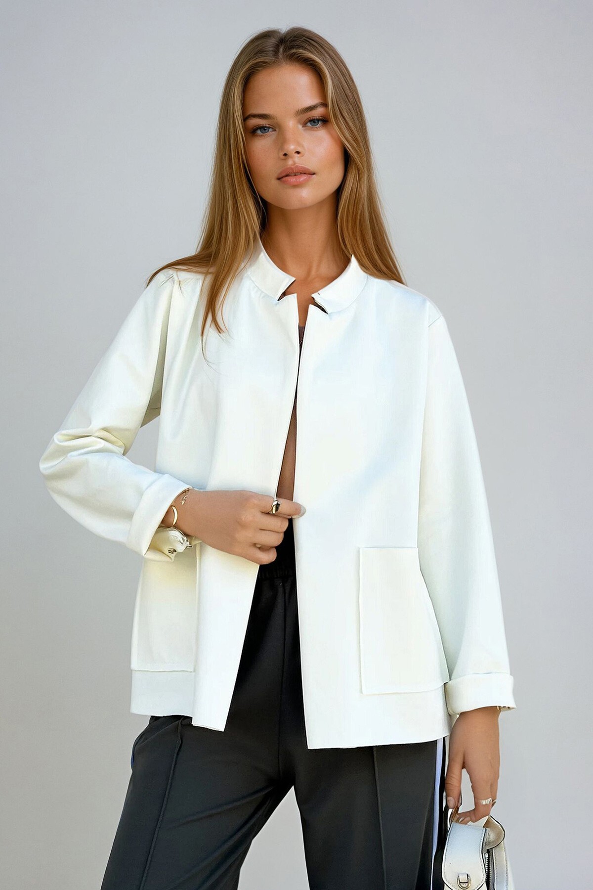 Kırık Beyaz Hakim Yaka Çift Cepli Dalgıç Kumaş Mevsimlik Ceket