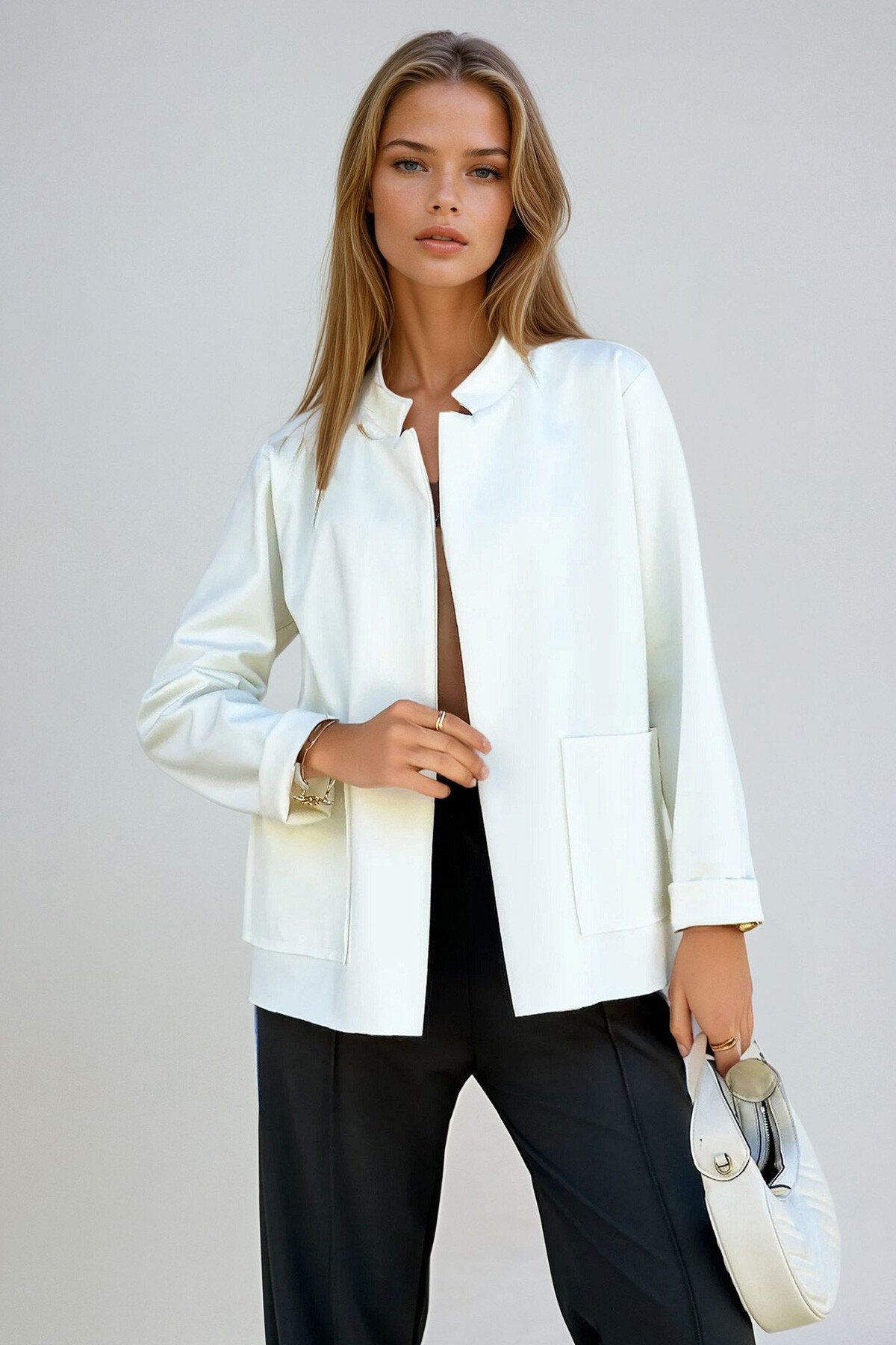 Kırık Beyaz Hakim Yaka Çift Cepli Dalgıç Kumaş Mevsimlik Ceket